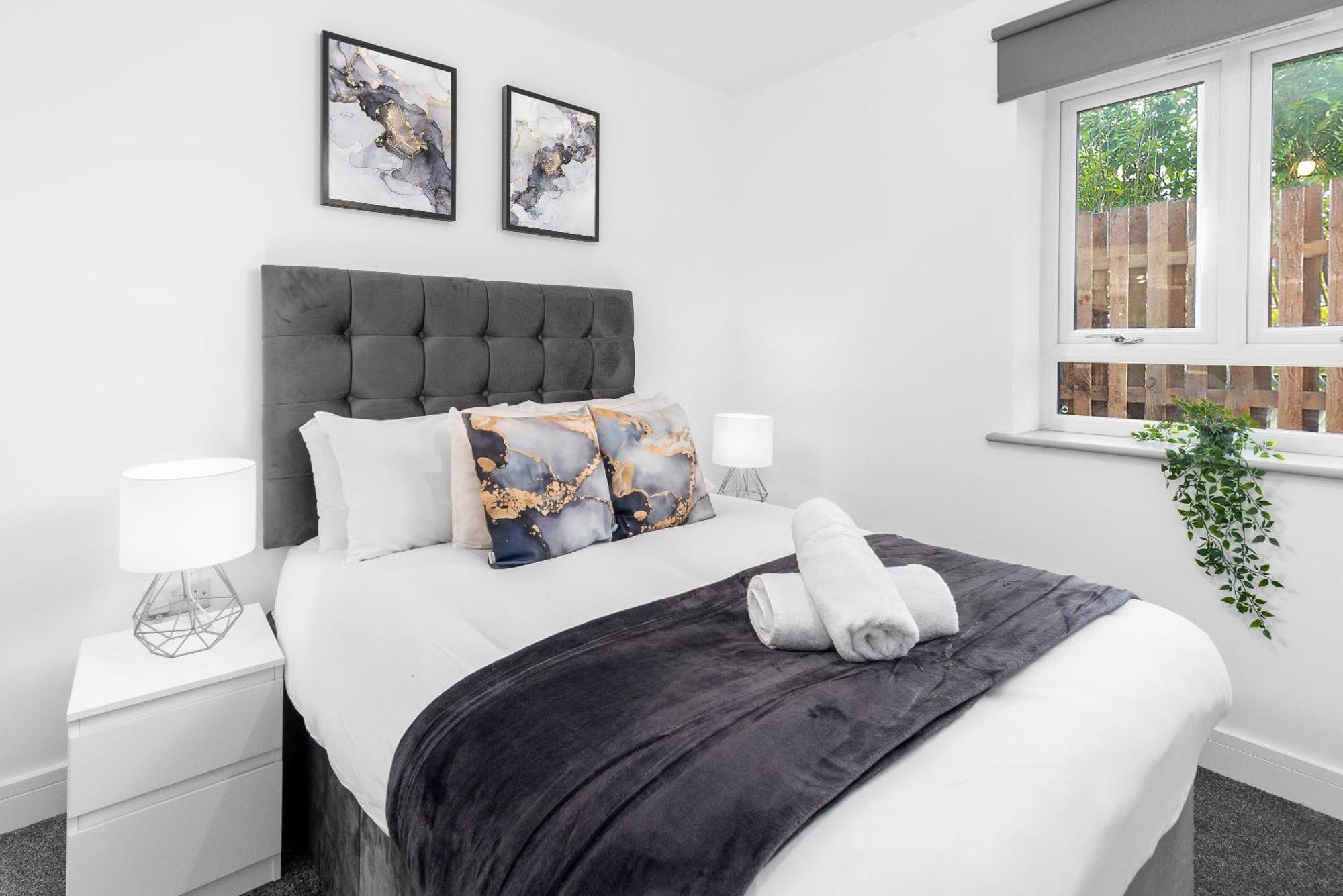 Luxury - 2 Bedrooms - Balcony - Secure Parking - 3mc