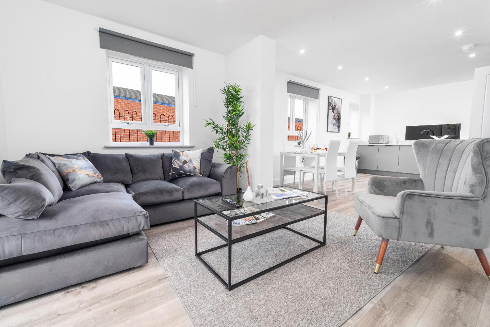 Luxury - 2 Bedrooms - Balcony - Secure Parking - 3mc Apartment *