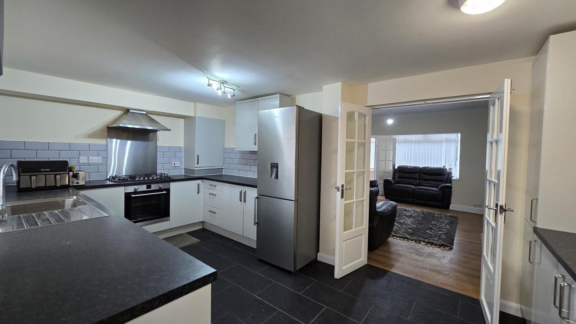 Entire Three Bedroom House In Apartment