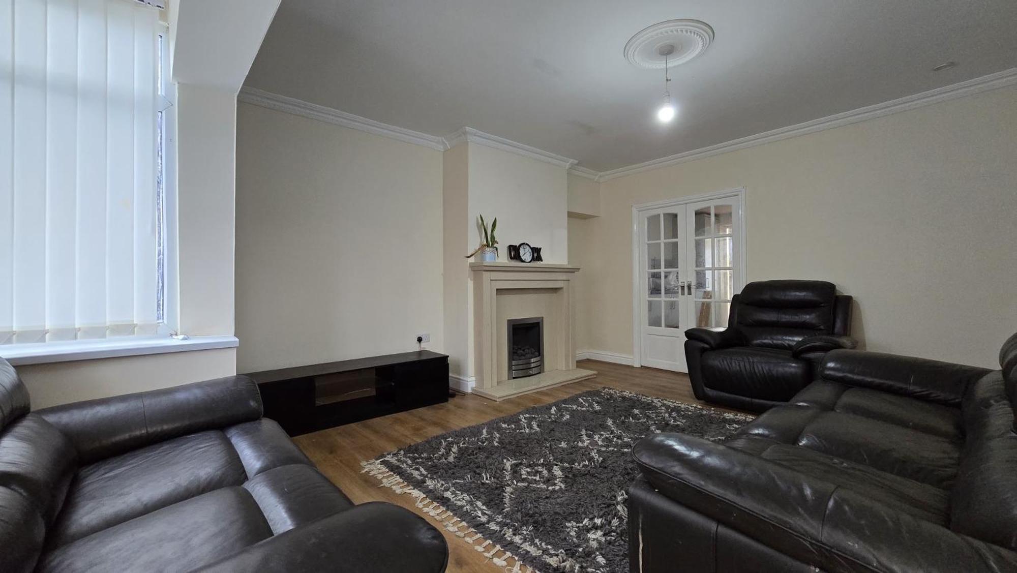 Apartment Entire Three Bedroom House In *