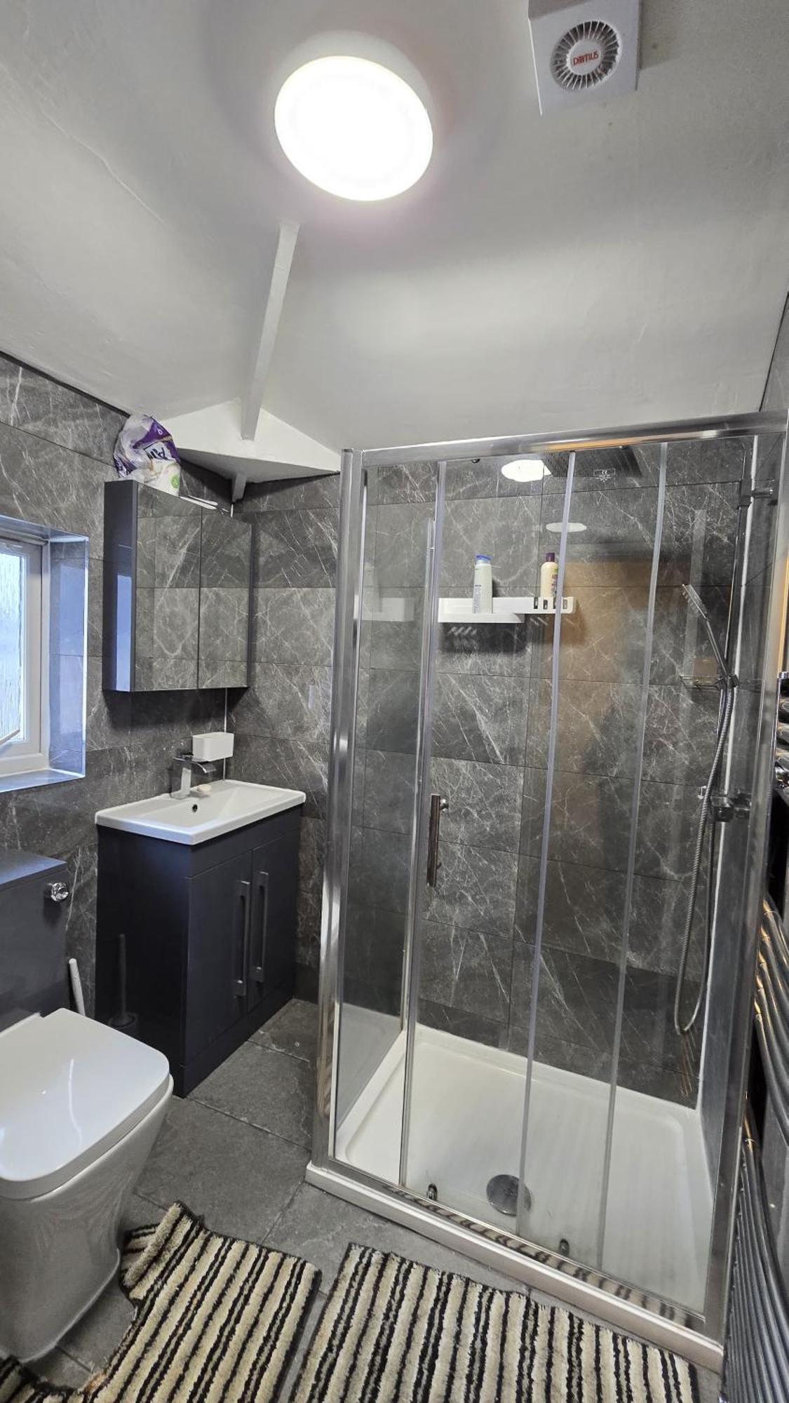 Entire Three Bedroom House In Birmingham
