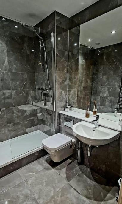New Deluxe Centre 3 Bed Birmingham