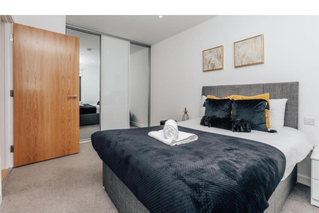 New Deluxe Centre 3 Bed Apartment *