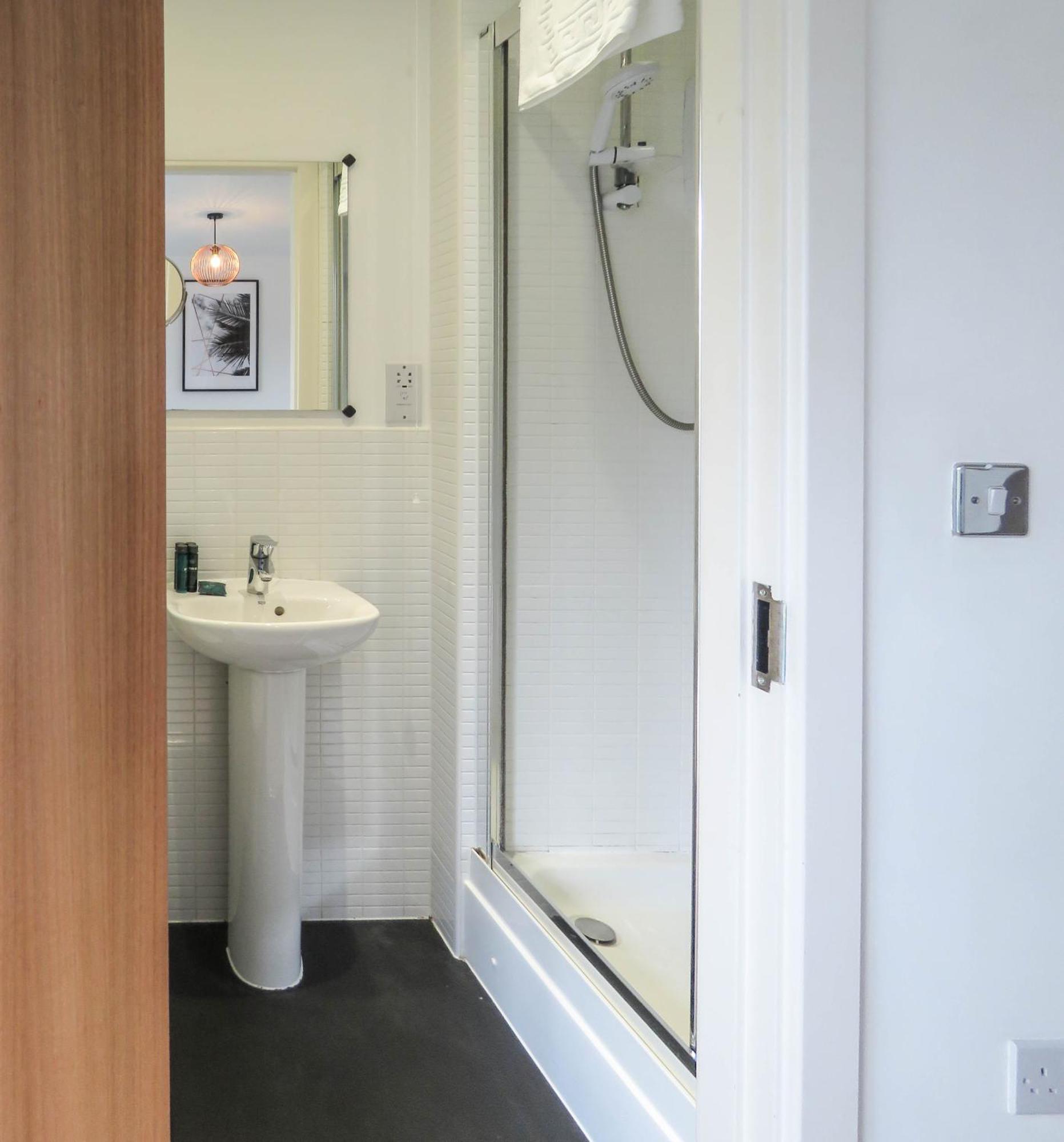 Apartment Tudors Esuites Private Garden And Netflix
