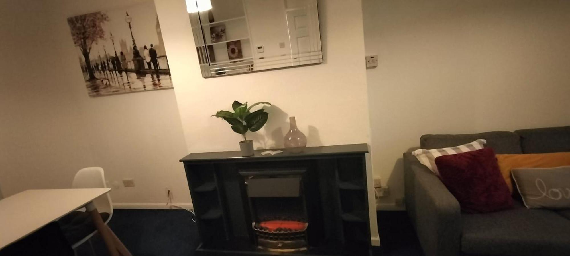 Leeson House In Harborne, Near Botanical Gardens, Queen Elizabeth Hospital, University, Utilita Arena, Edgbaston Cricket Ground, Cadbury World And The Mac, With Free Parking Apartment Birmingham