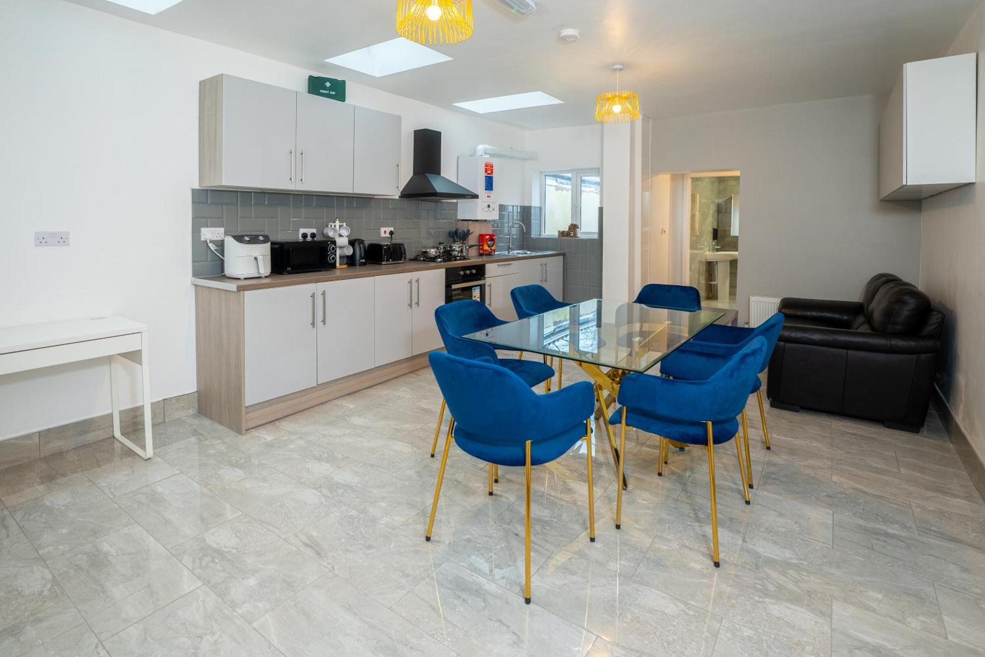 Kunda House Coventry Road * Birmingham