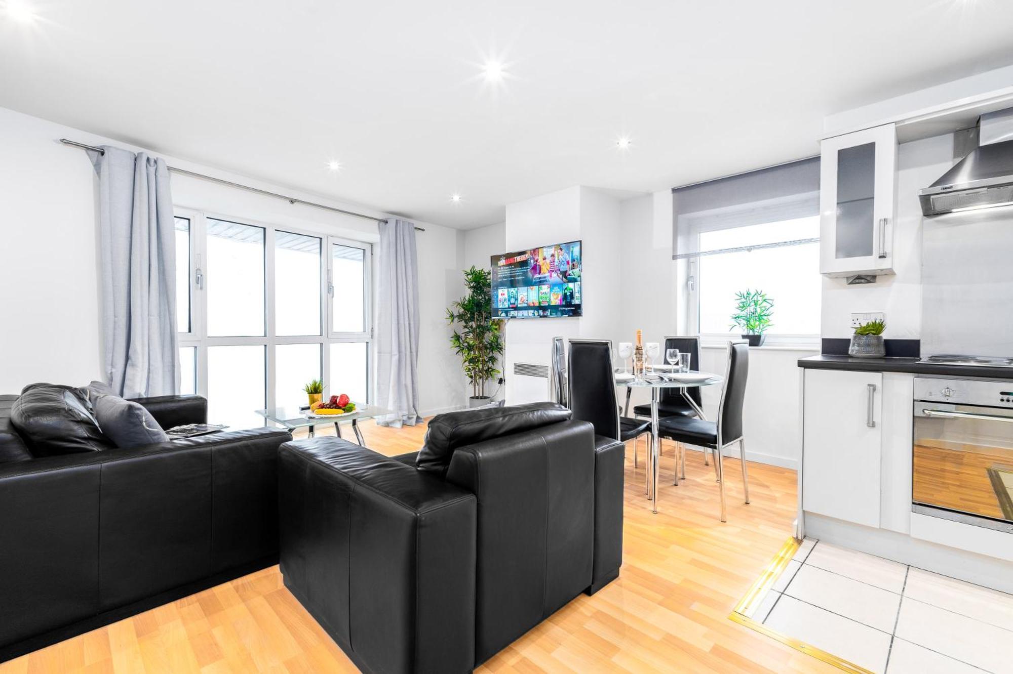 Centre - 2 Bedroom - Secure Parking - Rated - 201m Apartment