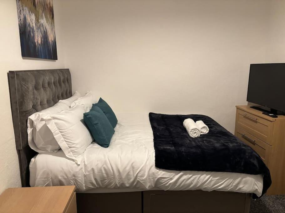 Contractor Dig, Pubs Nearby, Birmingham, M42 & M5 Links * Birmingham
