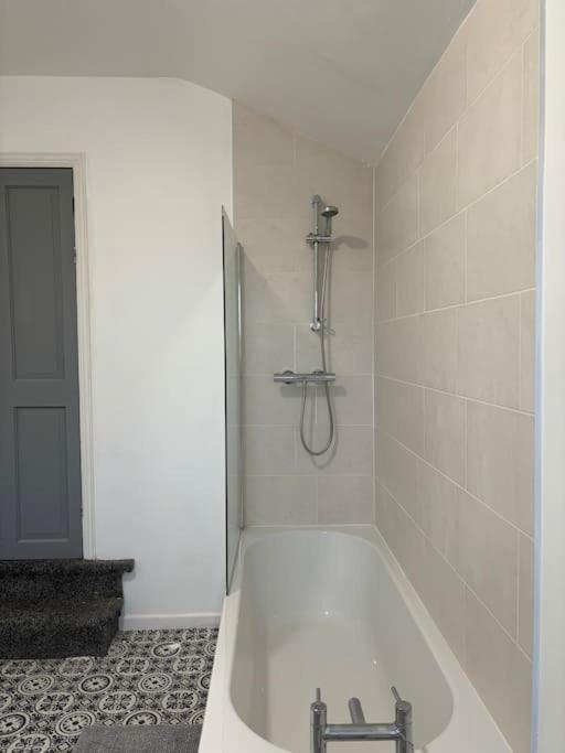 Contractor Dig, Pubs Nearby, Birmingham, M42 & M5 Links Birmingham