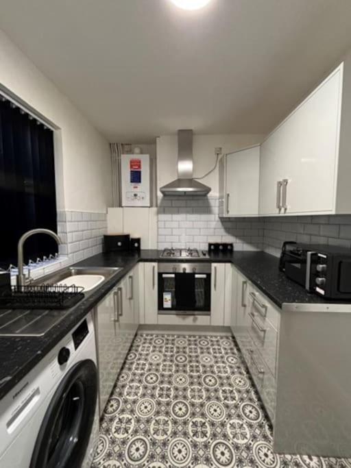 Contractor Dig, Pubs Nearby, Birmingham, M42 & M5 Links * Birmingham
