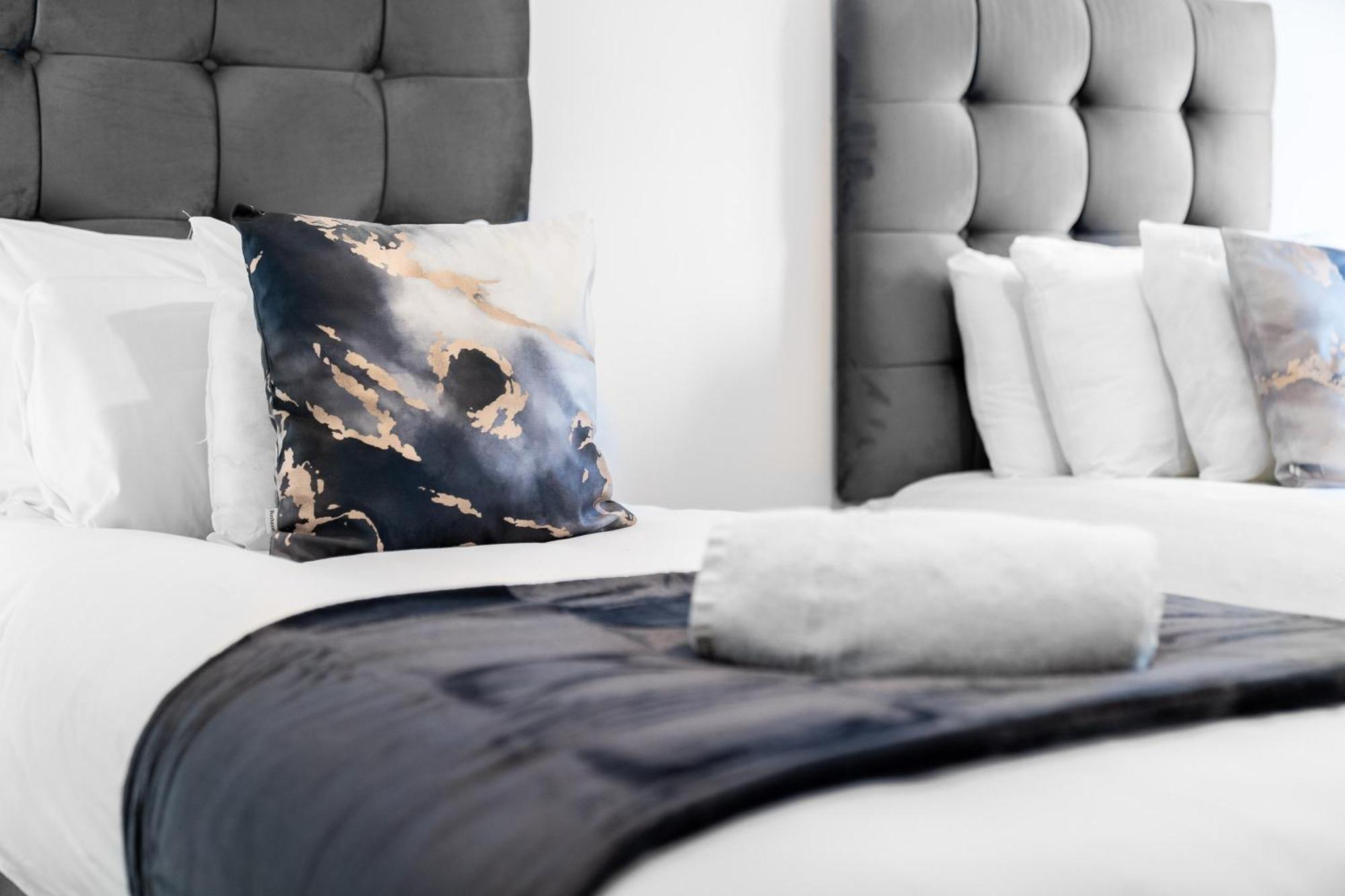 Luxury - 2 Bedrooms - Balcony - Secure Parking - 3mc