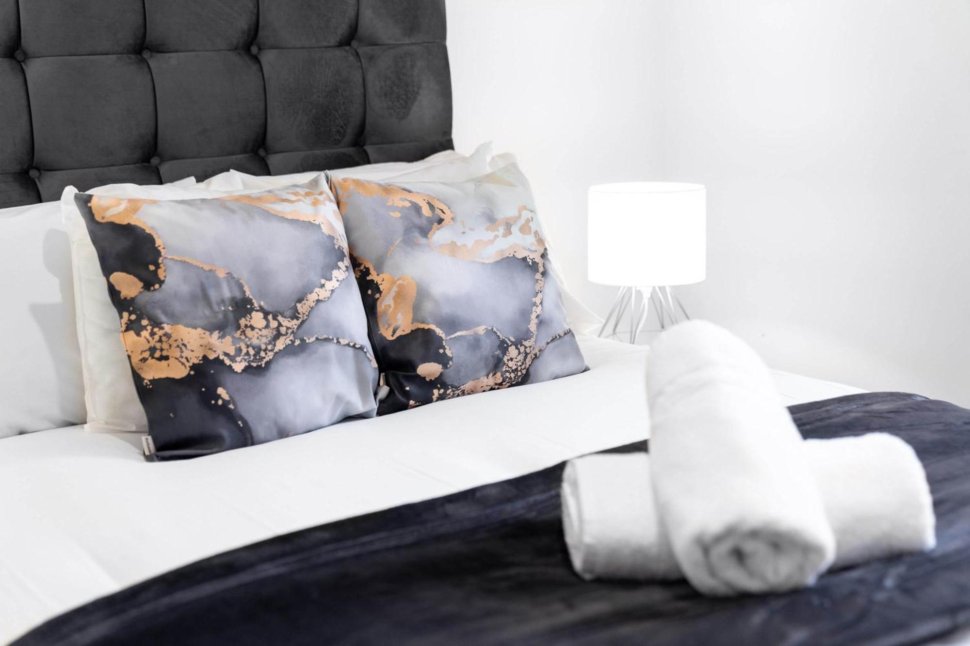 Luxury - 2 Bedrooms - Balcony - Secure Parking - 3mc Apartment Birmingham