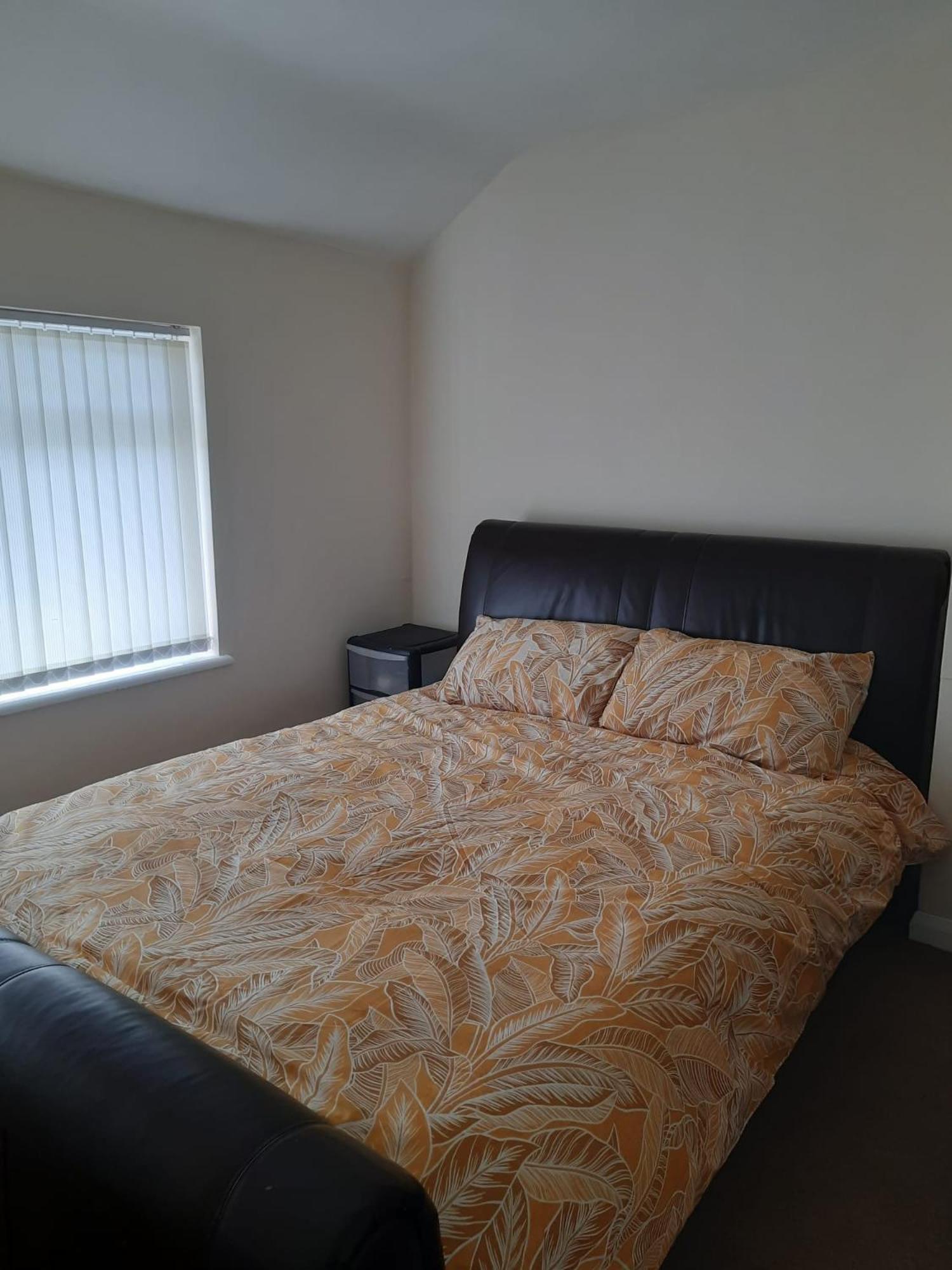 Apartment Entire Three Bedroom House In *