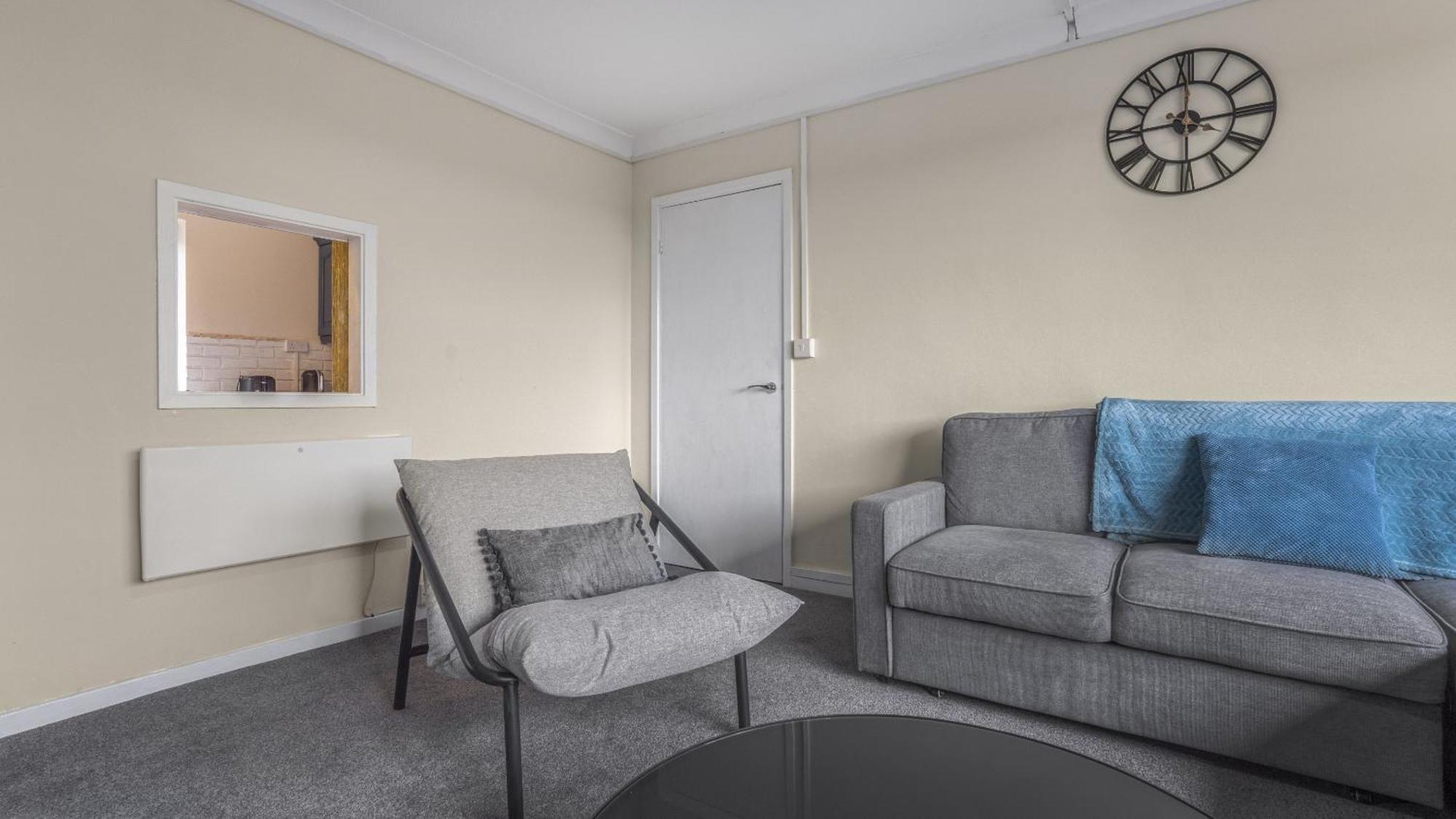 Park Avenue - An Executive 2 Bed With A Private Bathroom In City Centre, 5 Mins To City Hospital Apartment
