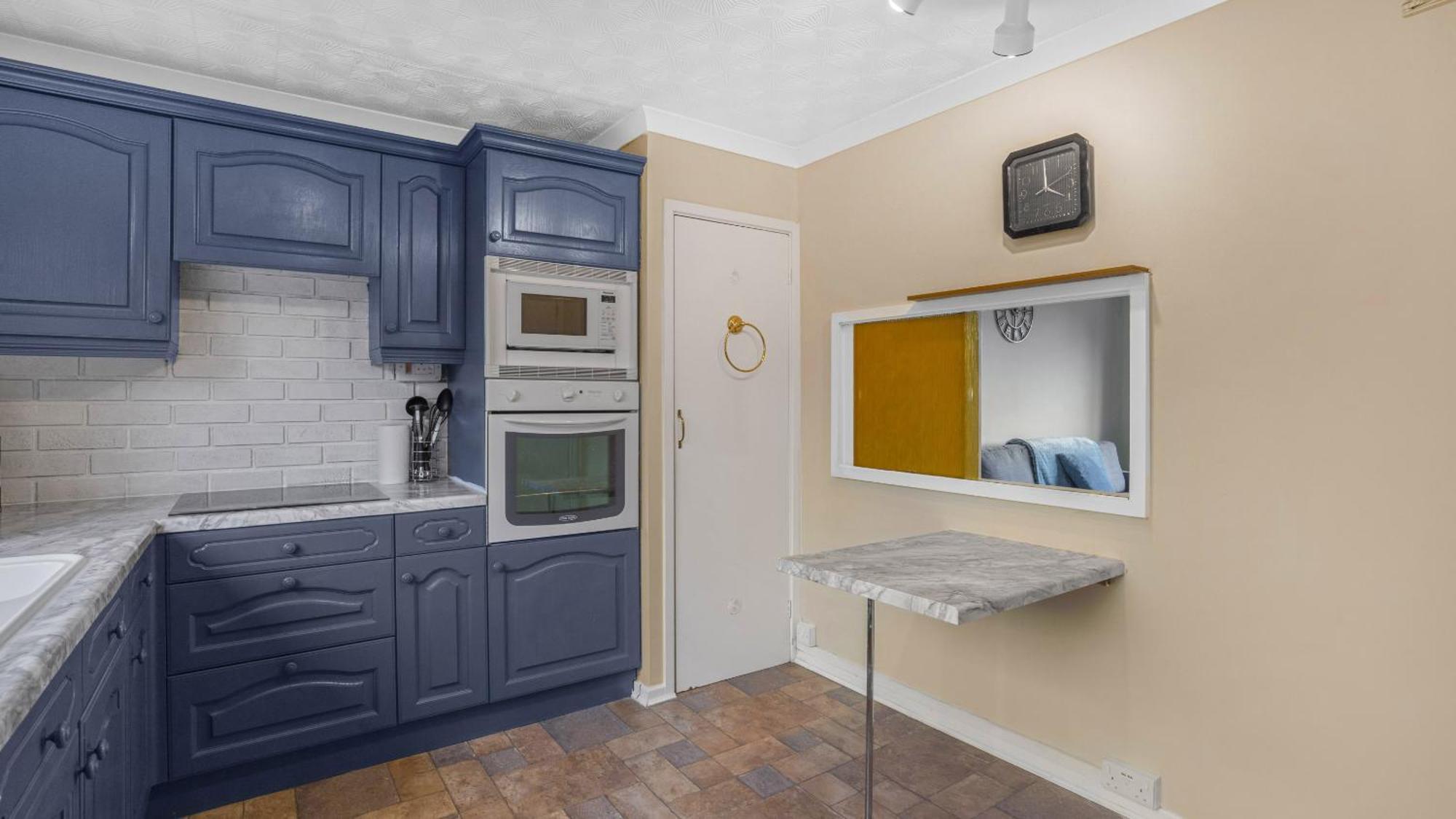 Park Avenue - An Executive 2 Bed With A Private Bathroom In City Centre, 5 Mins To City Hospital