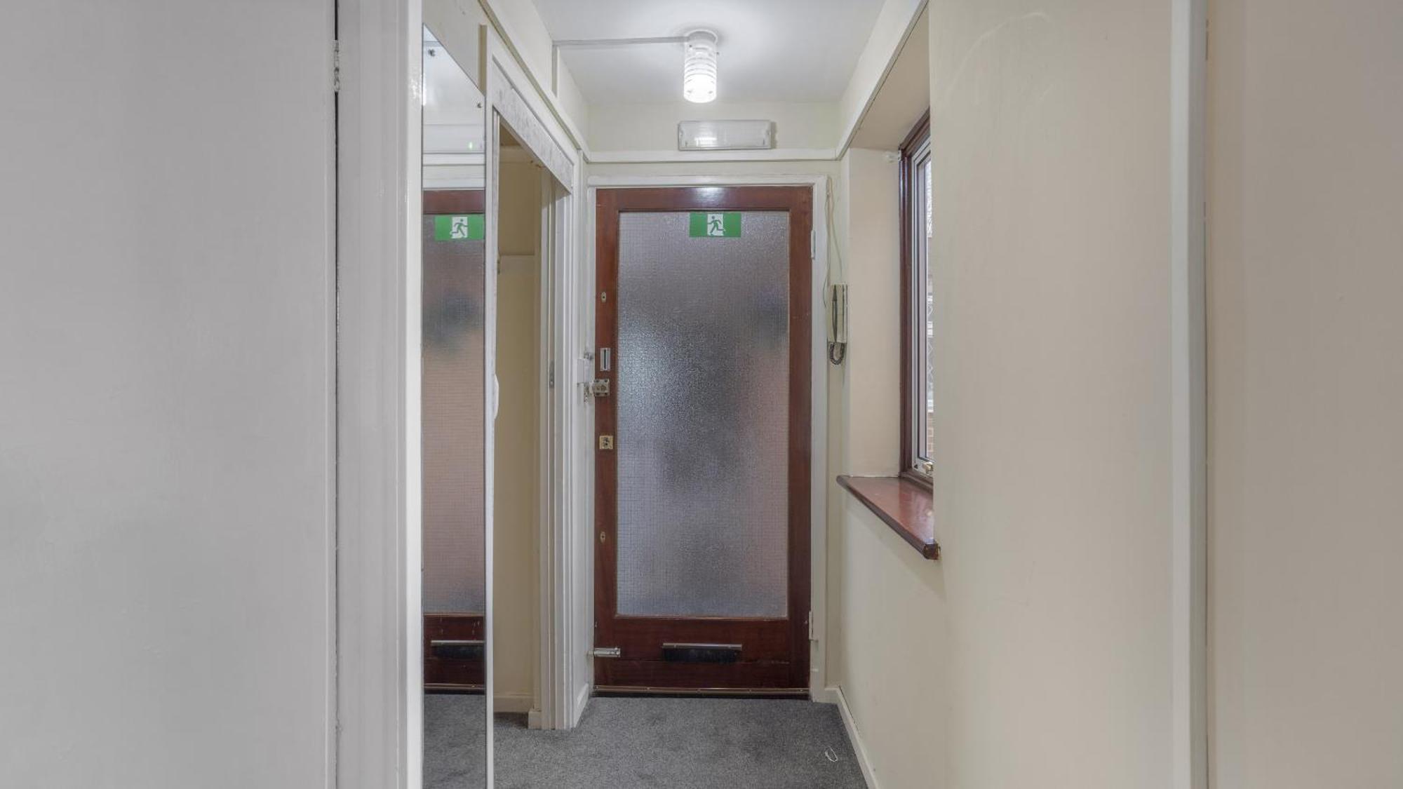 Park Avenue - An Executive 2 Bed With A Private Bathroom In City Centre, 5 Mins To City Hospital Apartment