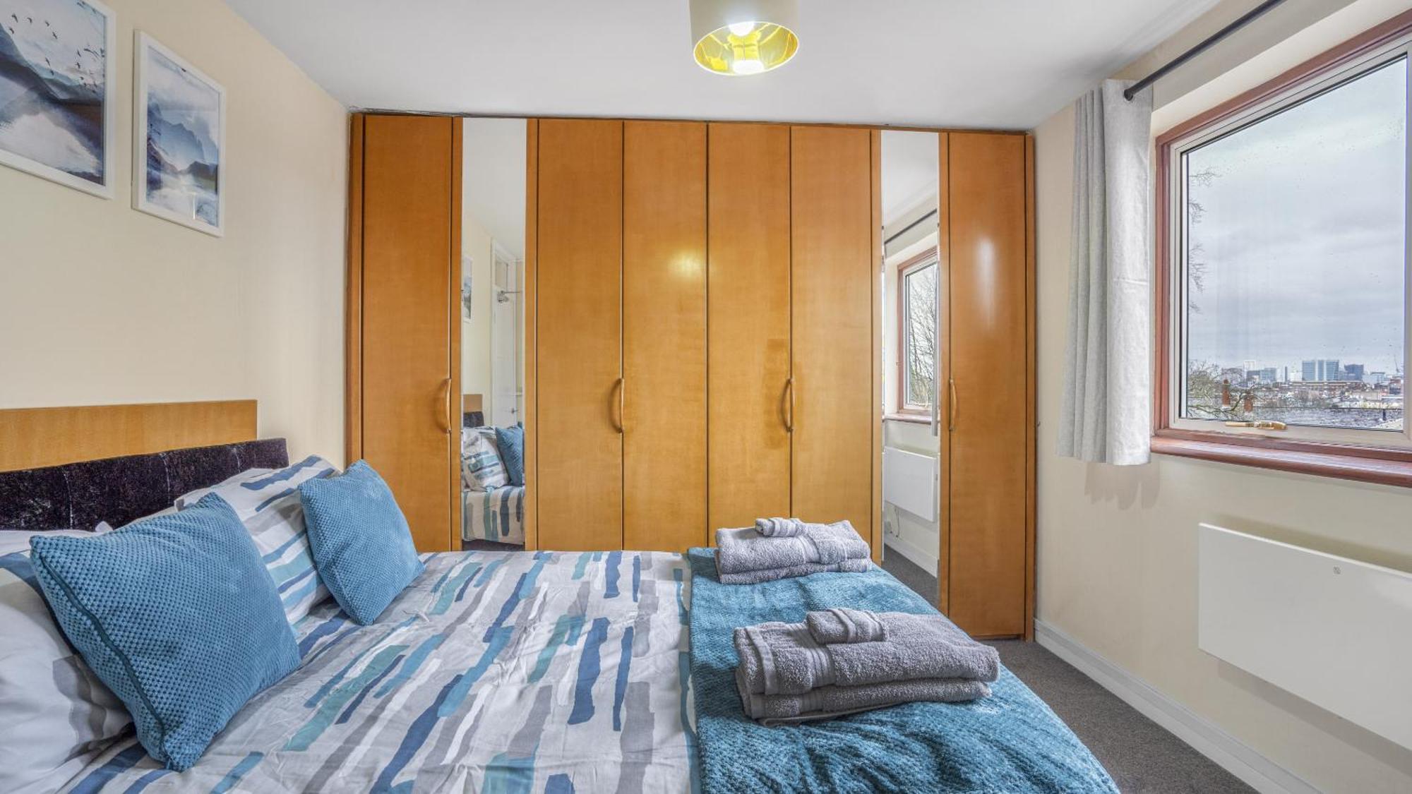 Park Avenue - An Executive 2 Bed With A Private Bathroom In City Centre, 5 Mins To City Hospital *