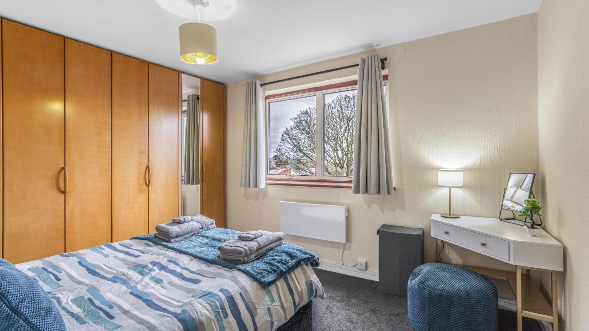 Park Avenue - An Executive 2 Bed With A Private Bathroom In City Centre, 5 Mins To City Hospital