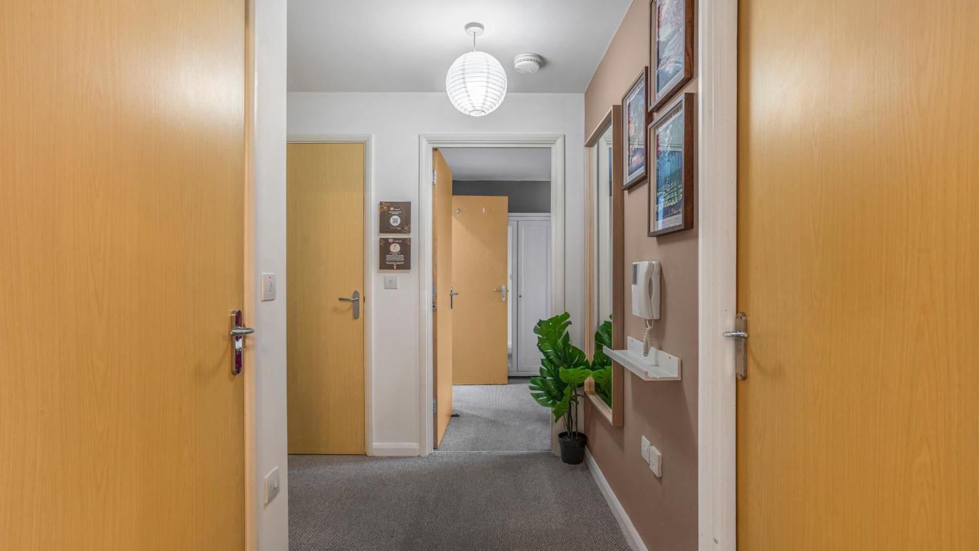 Apartment Japanese 2bed 2bath, Free Park, Netfix, 75 Inch Tv, Games - Centre- Maihom Birmingham