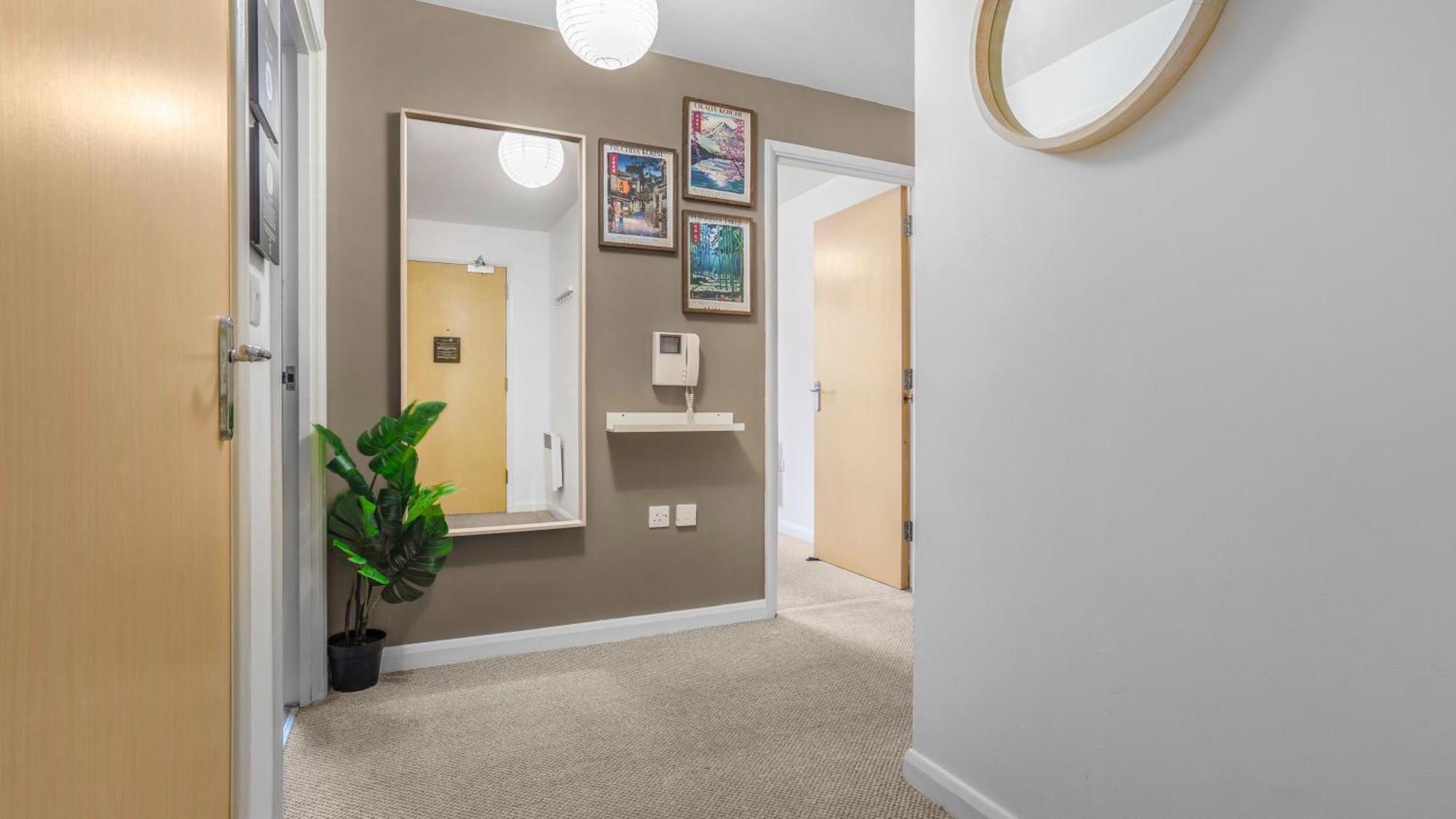 Japanese 2bed 2bath, Free Park, Netfix, 75 Inch Tv, Games - Centre- Maihom