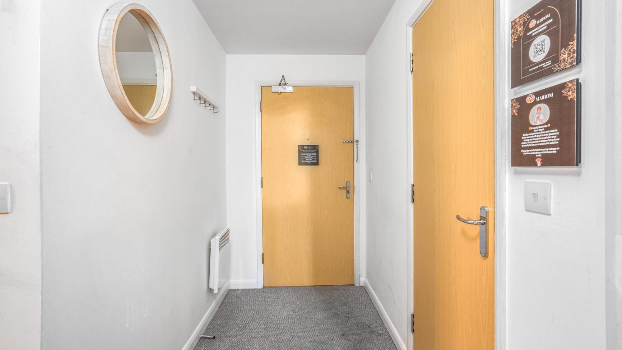 Japanese 2bed 2bath, Free Park, Netfix, 75 Inch Tv, Games - Centre- Maihom