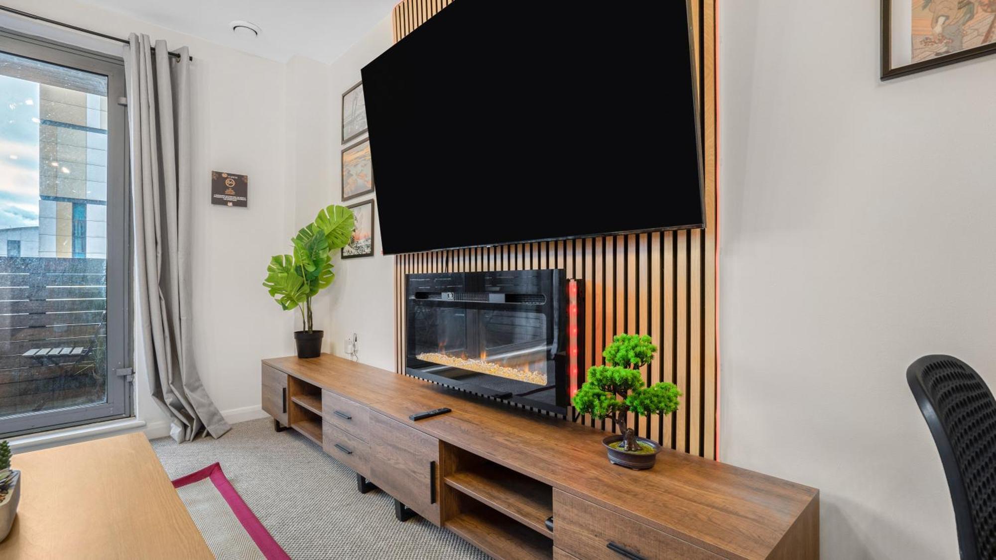 Apartment Japanese 2bed 2bath, Free Park, Netfix, 75 Inch Tv, Games - Centre- Maihom