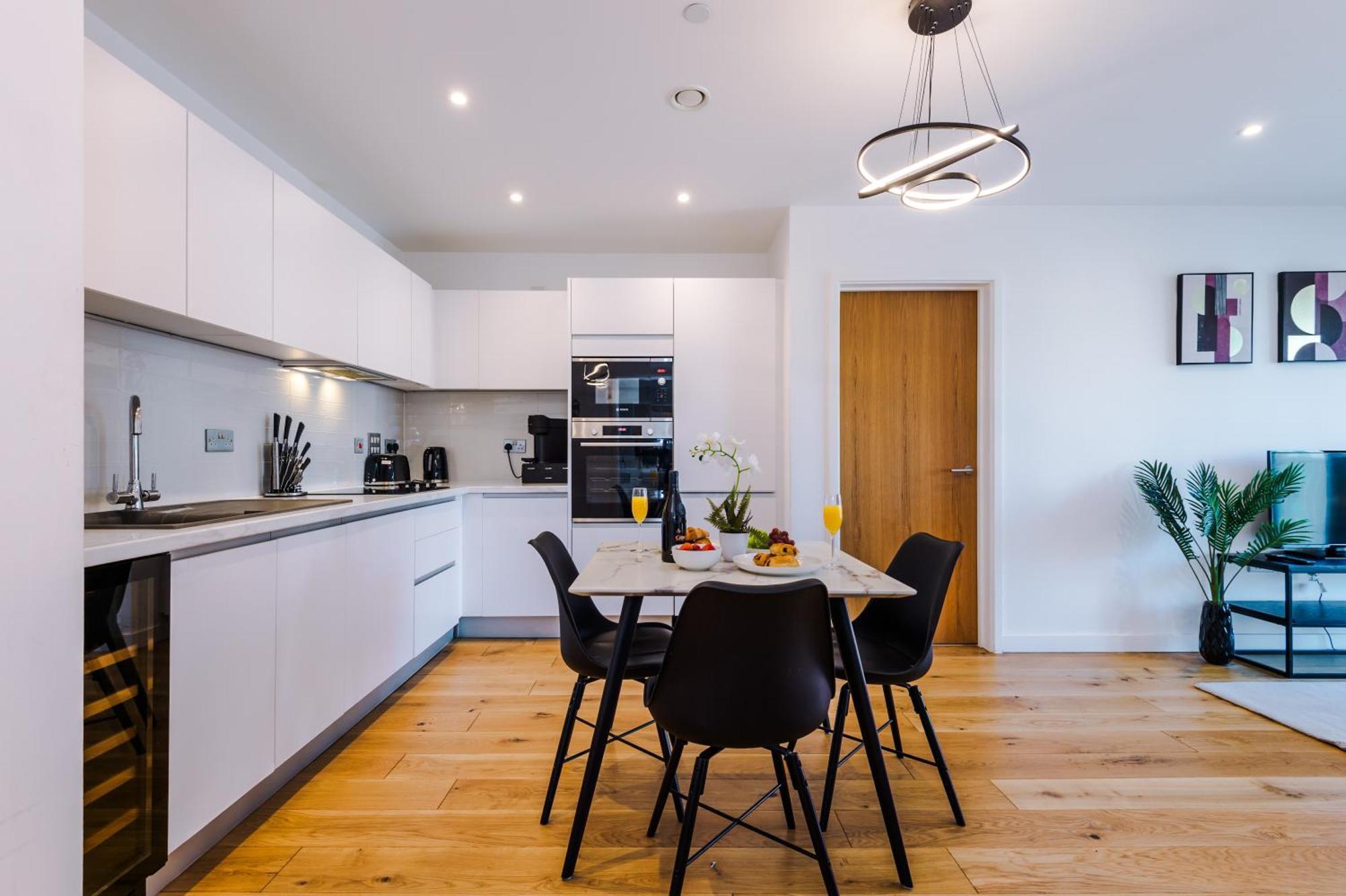 The Windmill - Long Term Discounts, Fast Wifi, Groceries, Up To 6 People Apartment