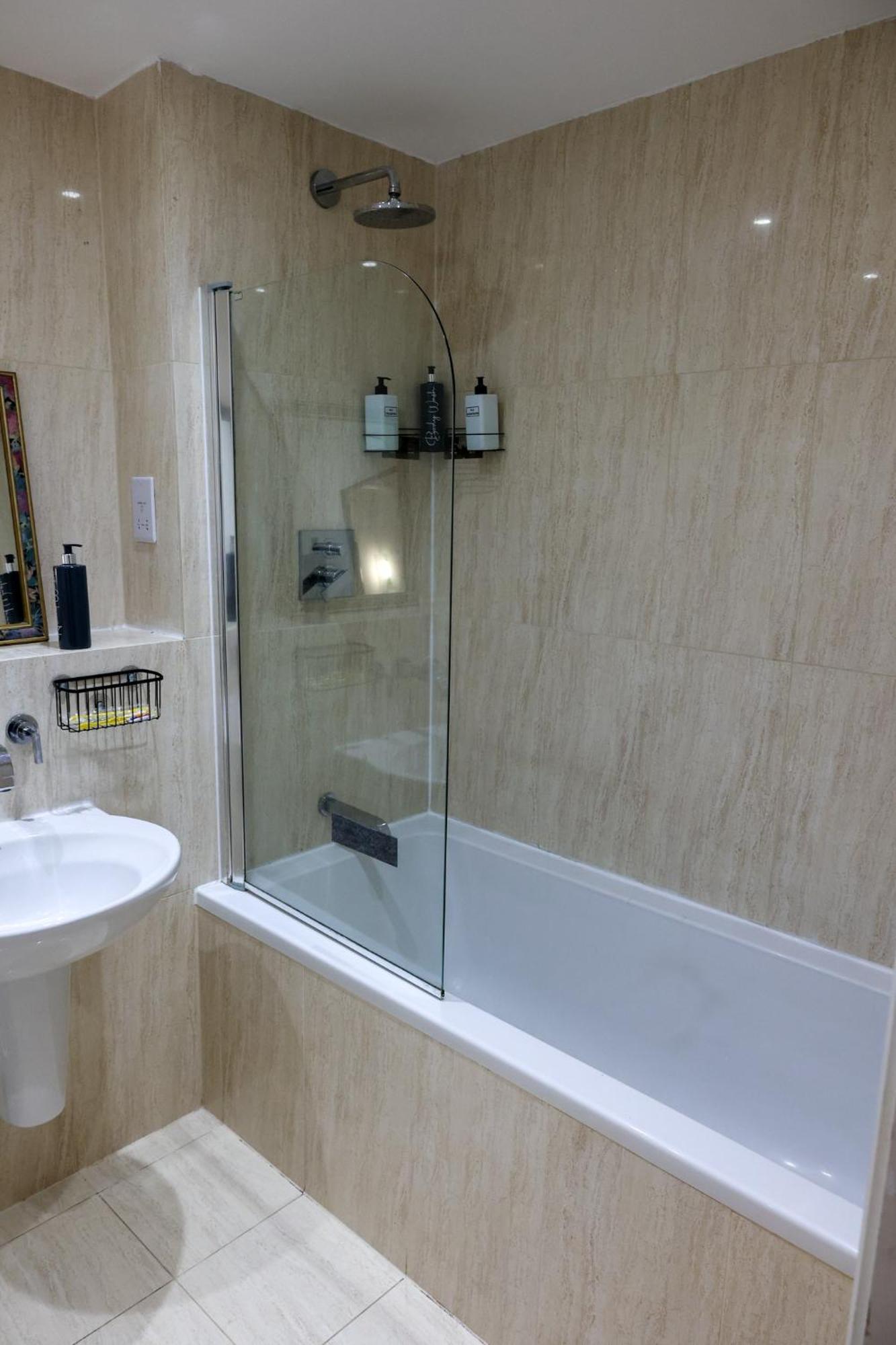 Centrally Located 1br Near Edg Cricket, Of Bham, Priory Hospital & Cannon Hill Park Apartment *