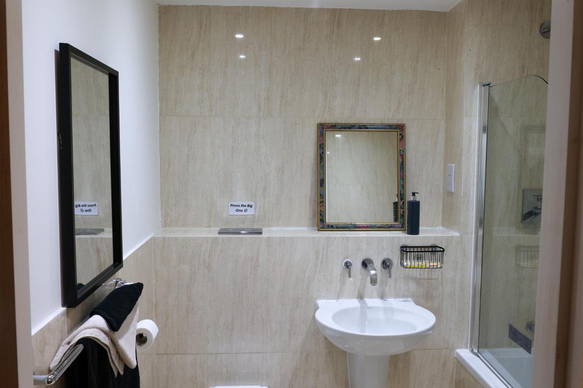 Centrally Located 1br Near Edg Cricket, Of Bham, Priory Hospital & Cannon Hill Park Apartment *