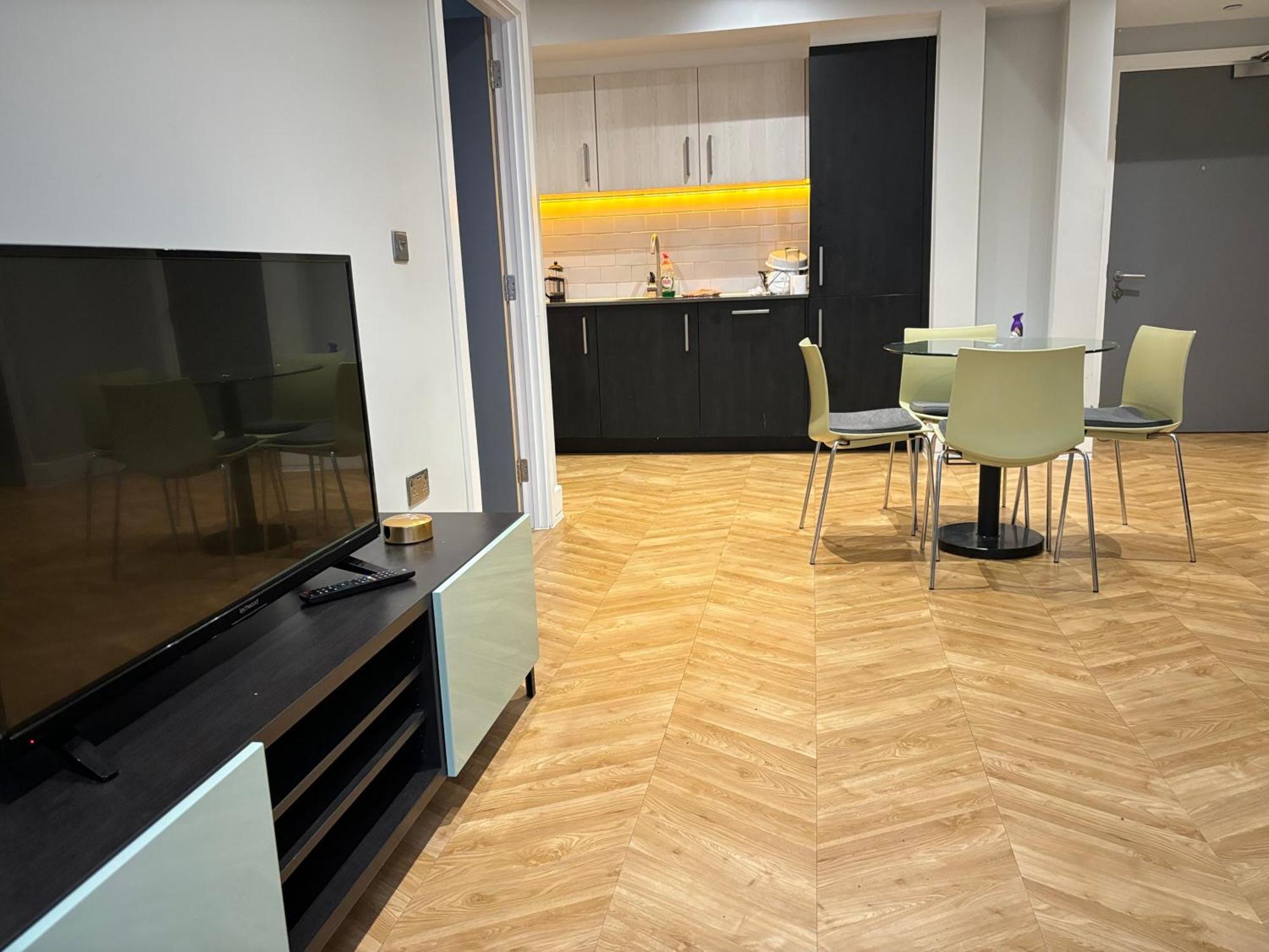 Mh - 2 Bed 2 Bath Luxury - Financial District - Local Bar And Dining Deals Available
