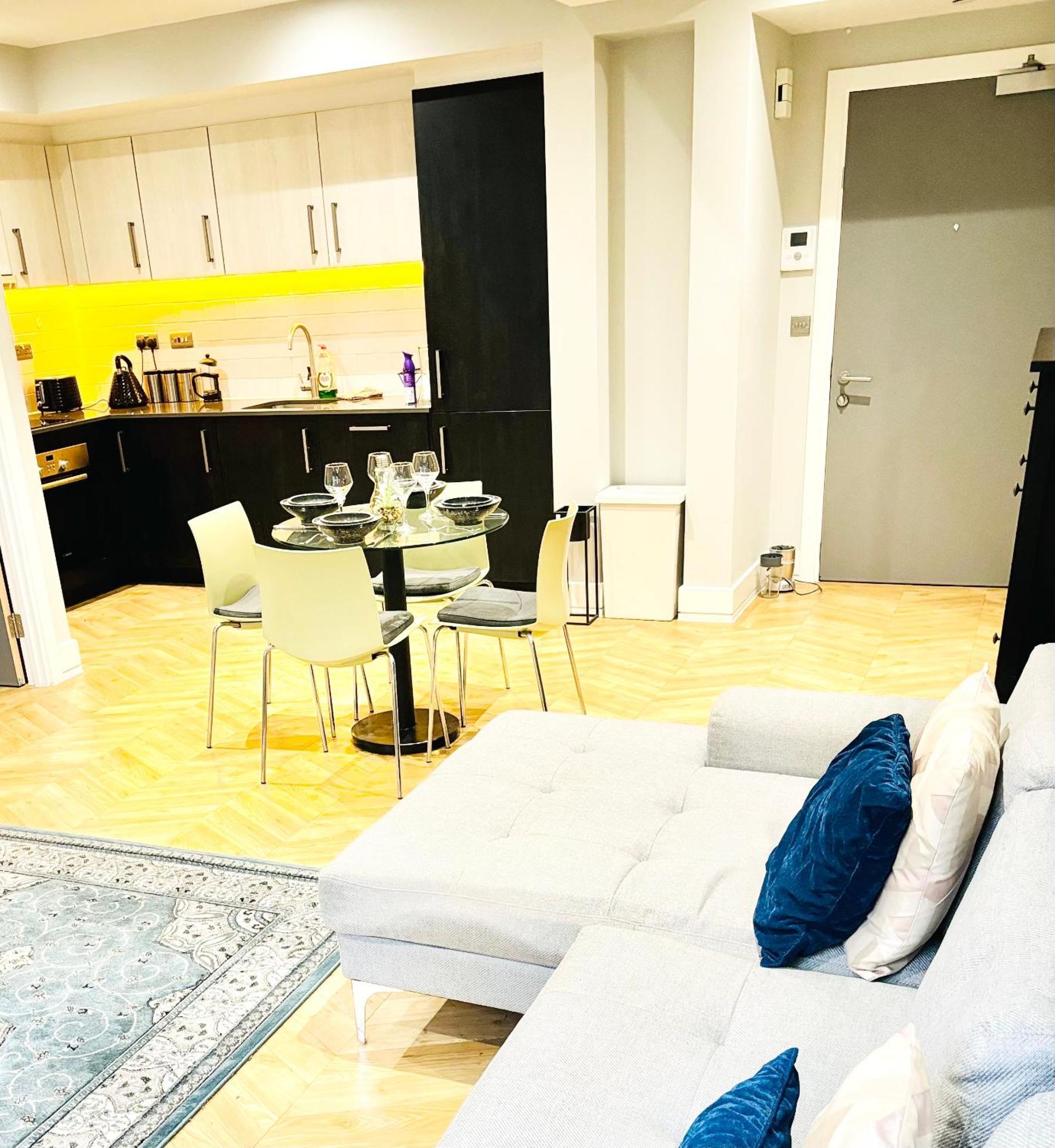 Apartment Mh - 2 Bed 2 Bath Luxury - Financial District - Local Bar And Dining Deals Available *
