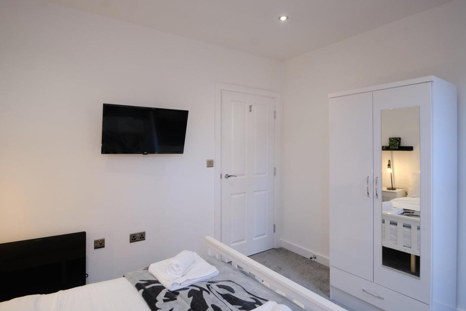 Tv | Near Key Attractions | Quality Staycation Birmingham