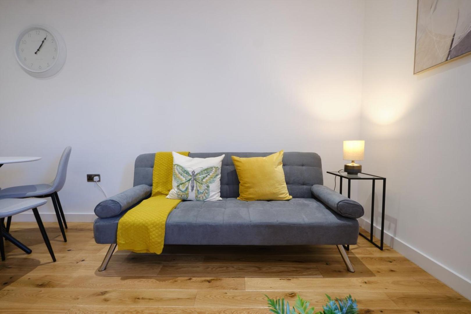 Apartment Tv | Near Key Attractions | Quality Staycation Birmingham