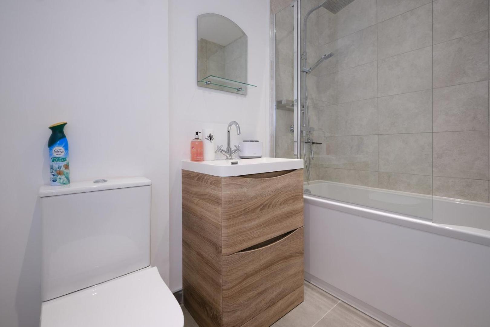 Tv | Near Key Attractions | Quality Staycation Apartment Birmingham