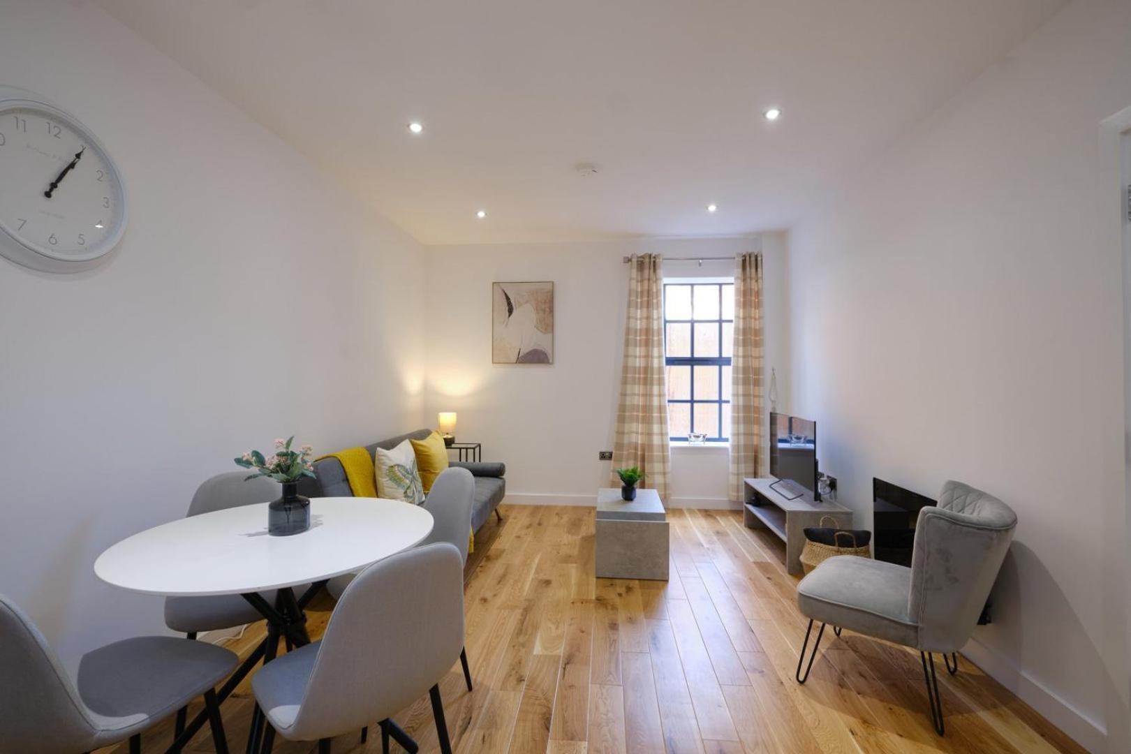 Tv | Near Key Attractions | Quality Staycation Birmingham