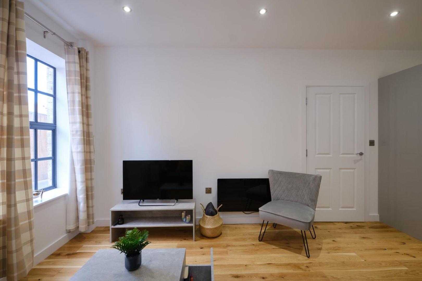 Apartment Tv | Near Key Attractions | Quality Staycation Birmingham