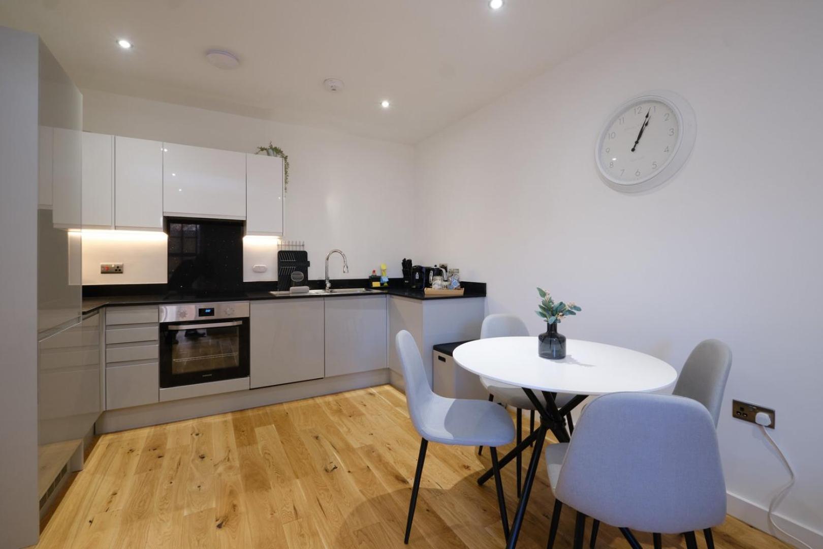 Tv | Near Key Attractions | Quality Staycation * Birmingham