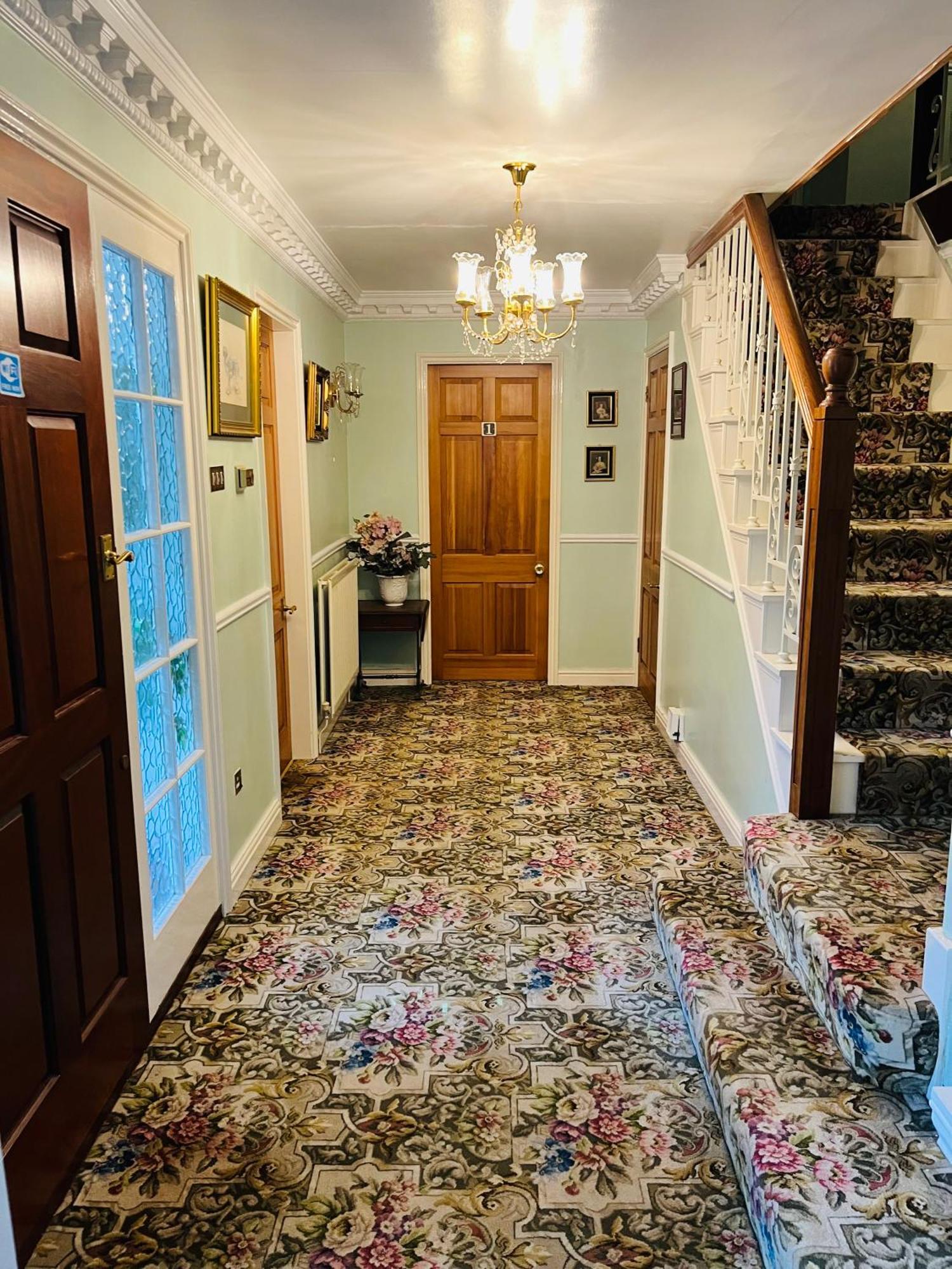 Unwind In Comfort At Cosy Caradus Your 4 Bedroom Sweet Home! *