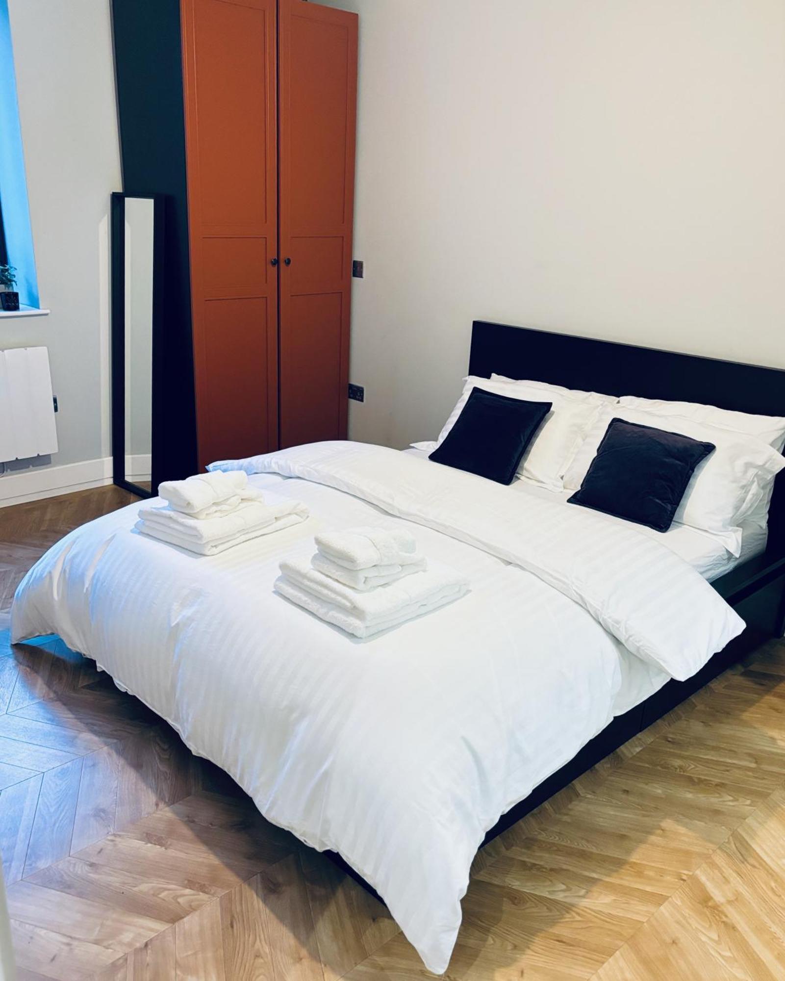 Mh - 2 Bed 2 Bath Luxury - Financial District - Local Bar And Dining Deals Available Apartment *