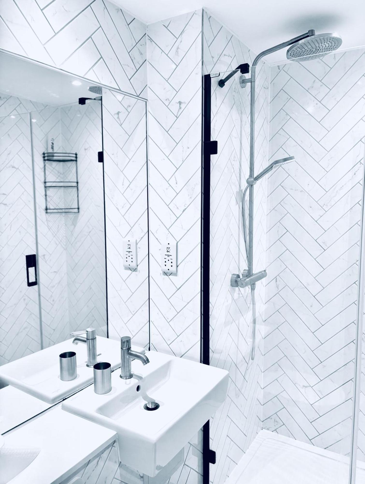 Mh - 2 Bed 2 Bath Luxury - Financial District - Local Bar And Dining Deals Available *
