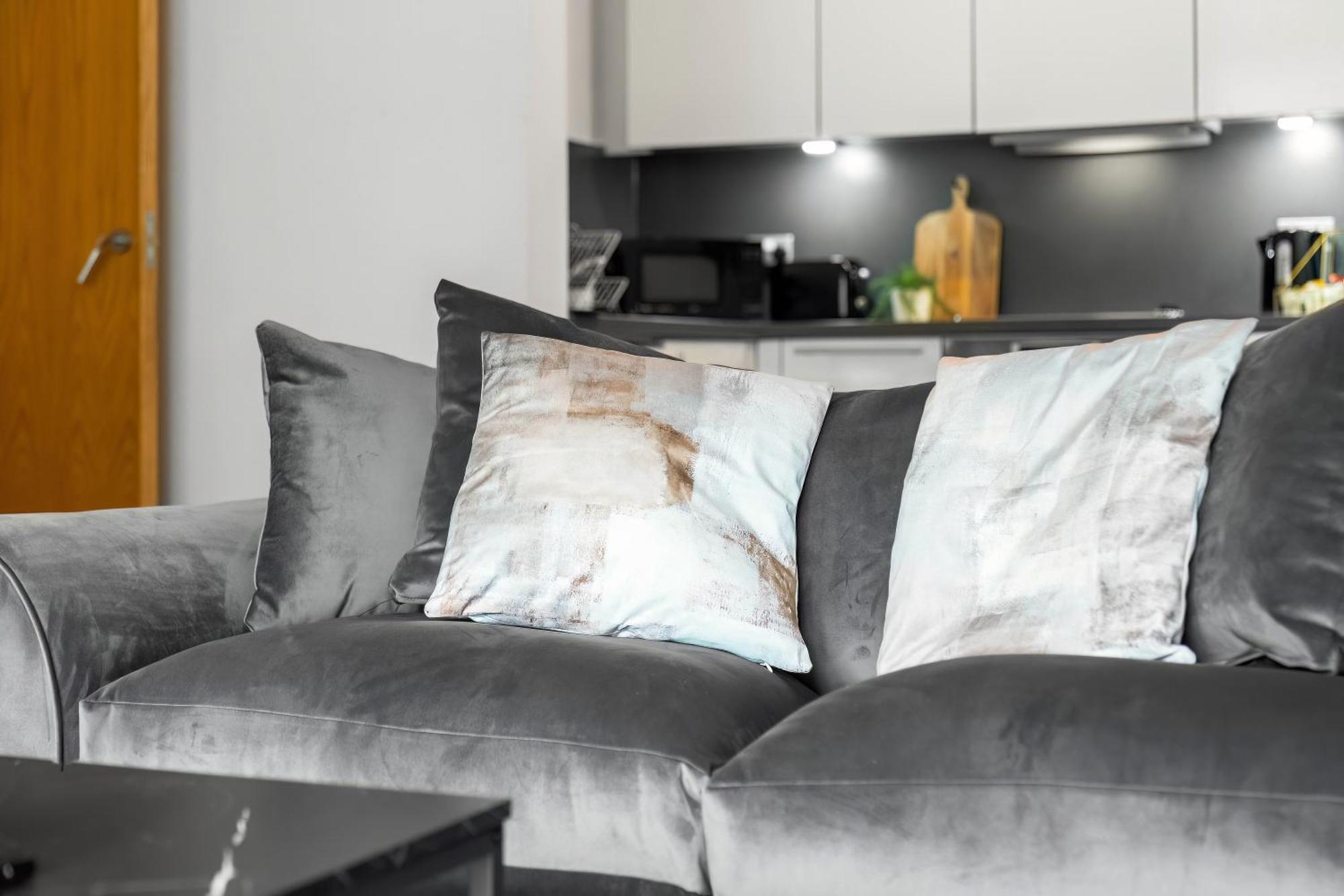Luxury Centre - 2 Bedroom - Balcony - Rated - 377p Birmingham