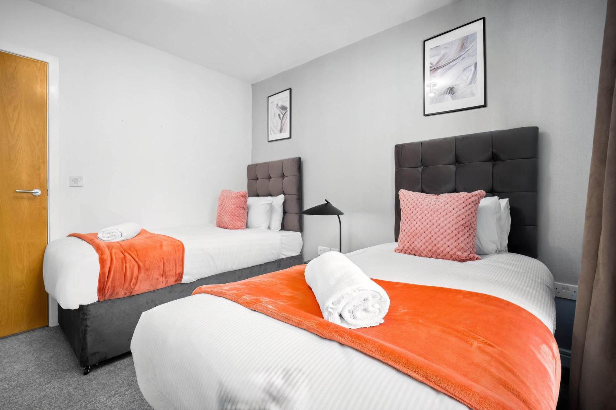 Luxury Centre - 2 Bedroom - Balcony - Rated - 377p *