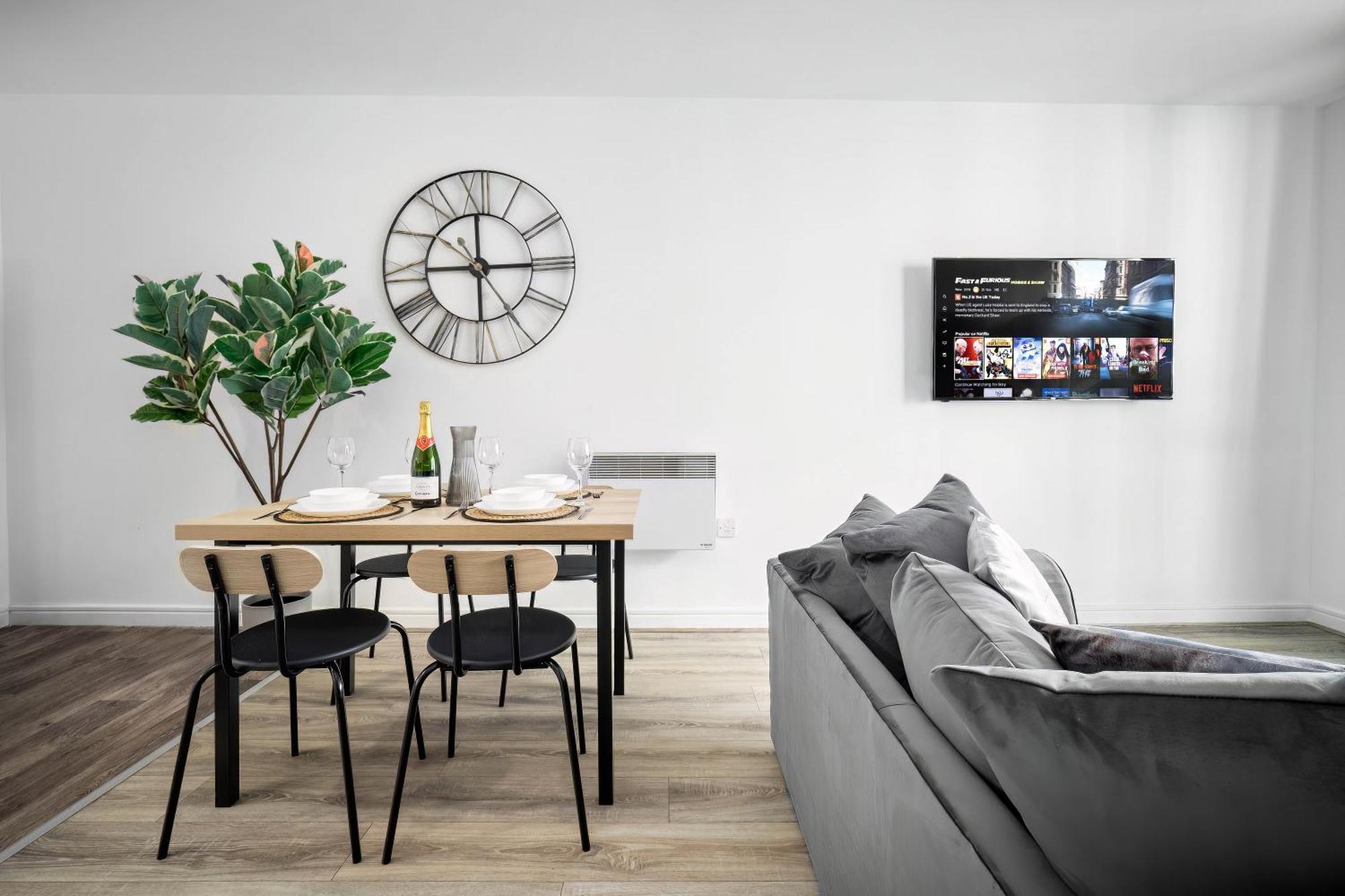 Luxury Centre - 2 Bedroom - Balcony - Rated - 377p Apartment Birmingham