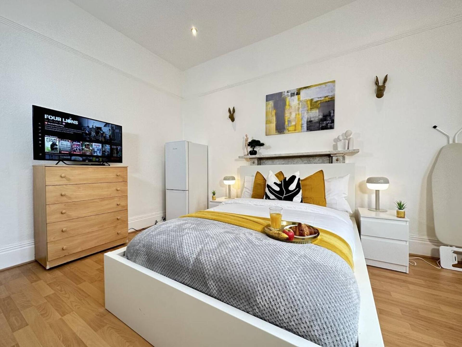 Bright And Airy In Trendy Locale