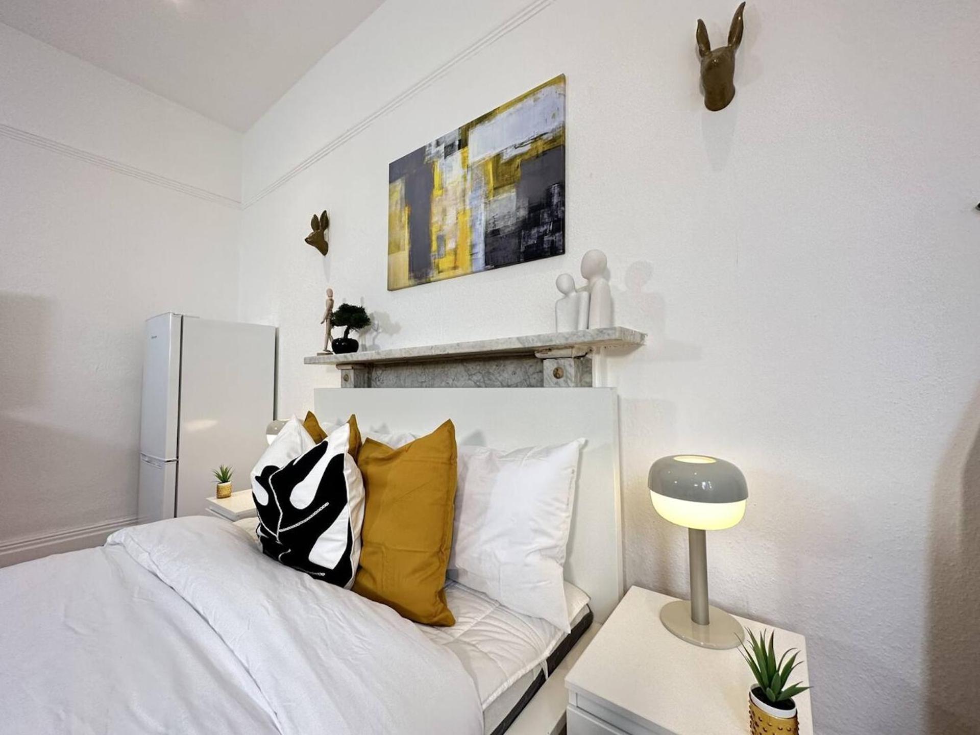 Bright And Airy In Trendy Locale Apartment *