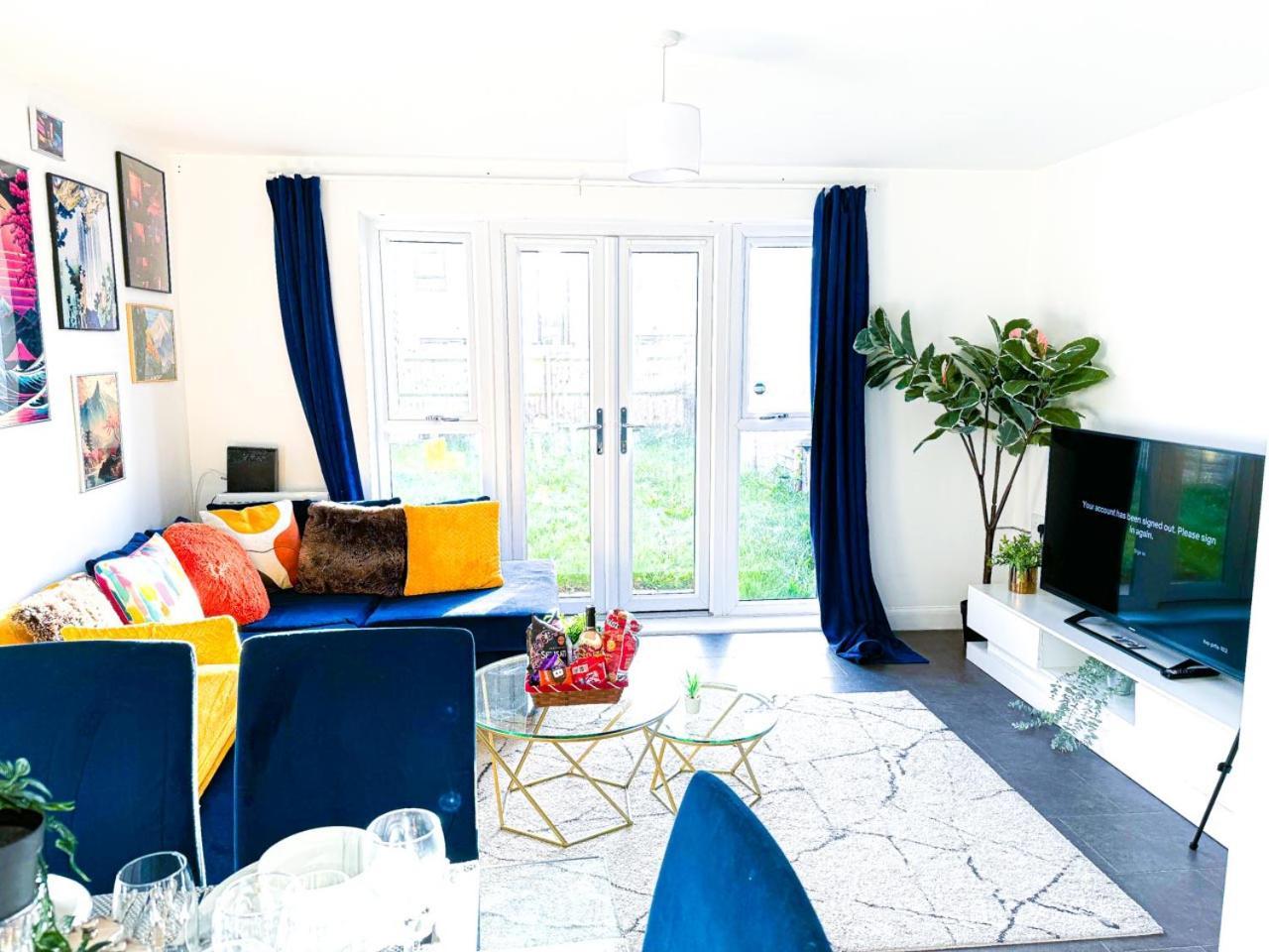 Apartment Modern Home: Furnished Retreat With Parking And Garden *