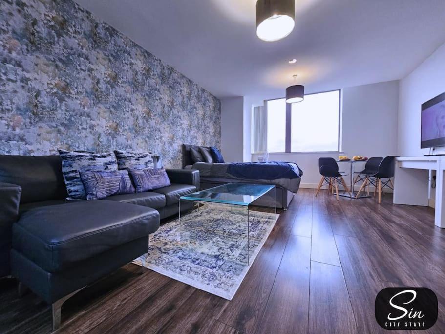 Broad Street Center Apartment