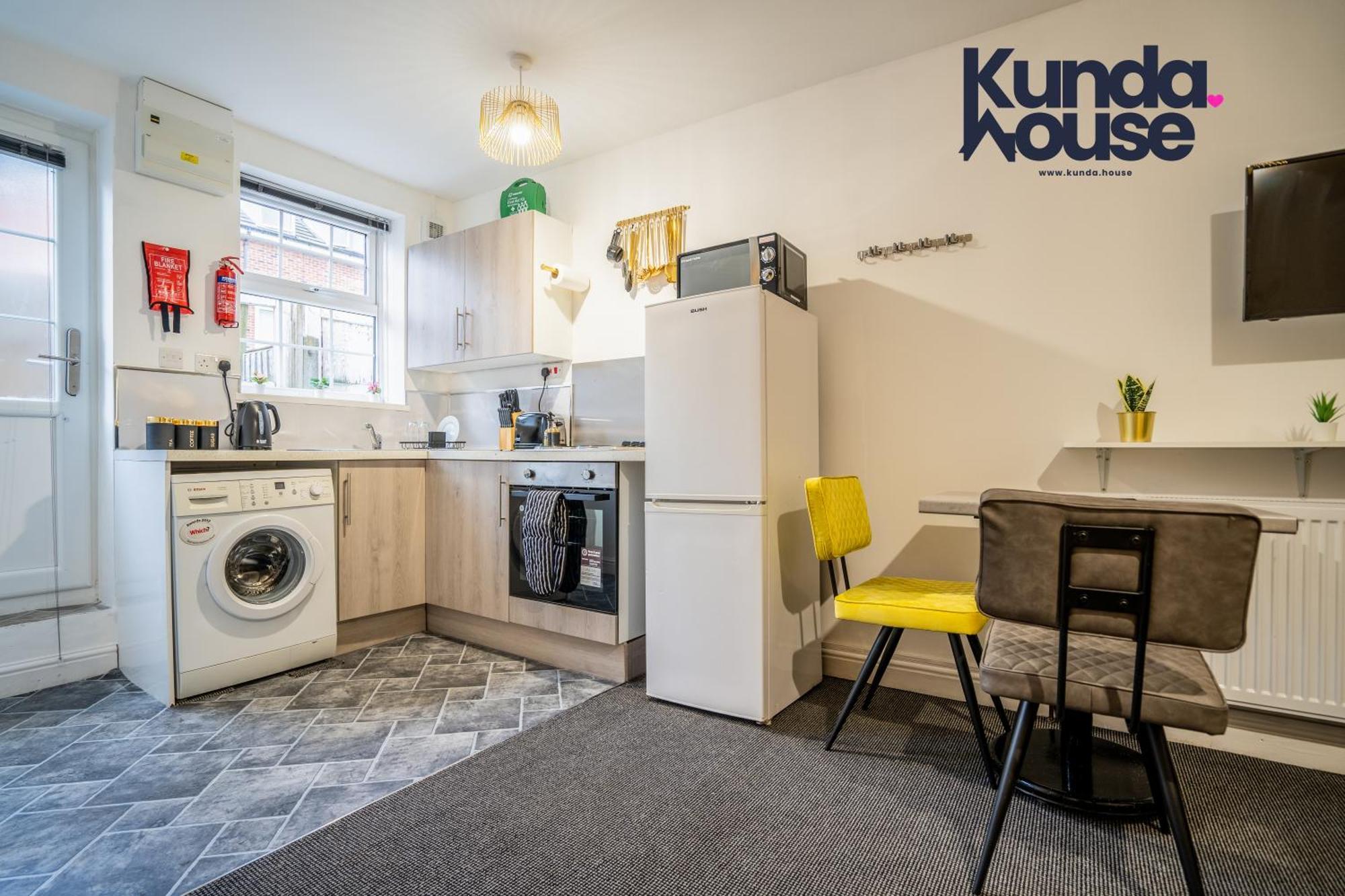 Apartment Kunda House In Tyseley Birmingham