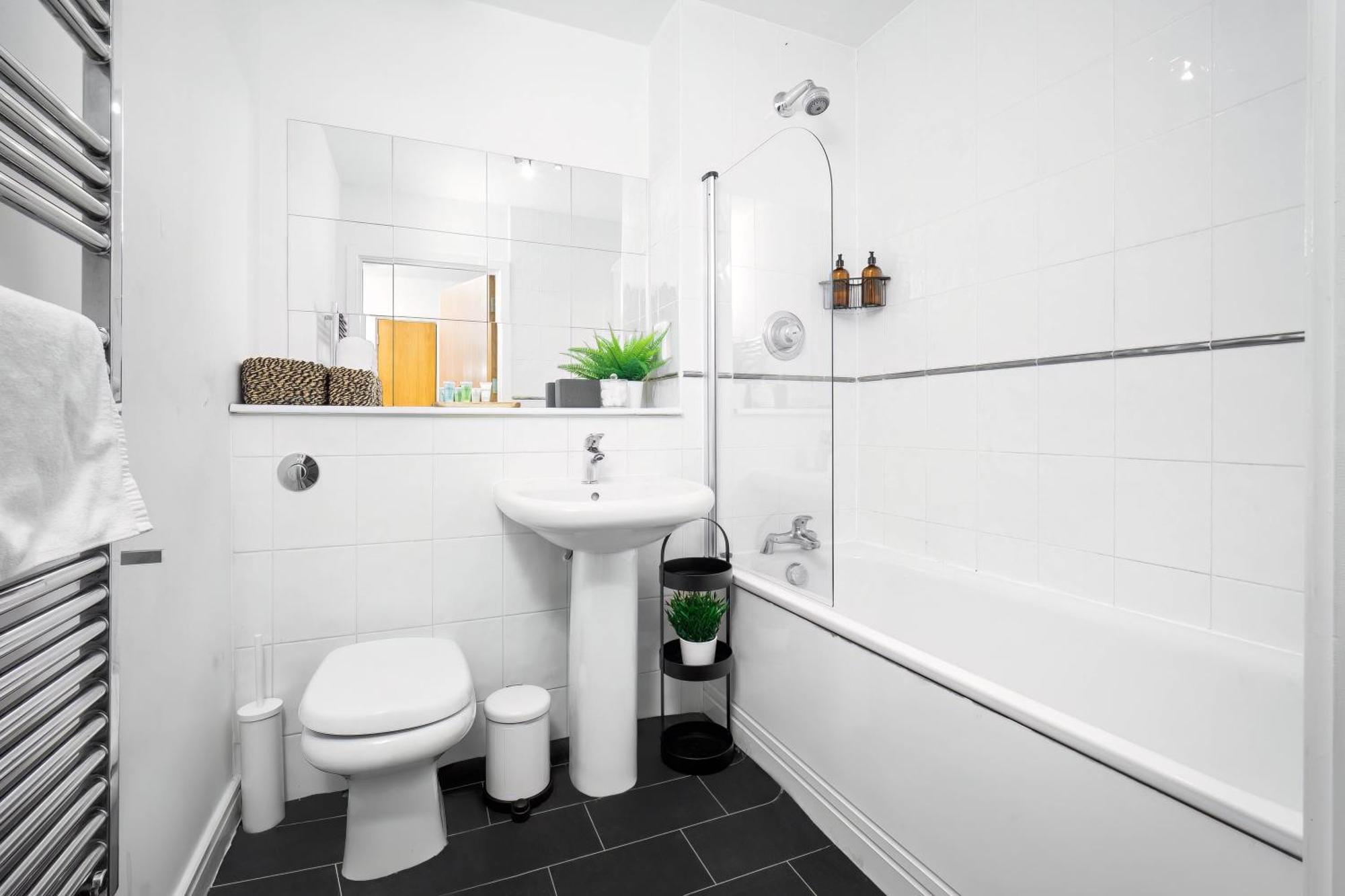 Luxury Centre - 2 Bedroom - Balcony - Rated - 377p Birmingham