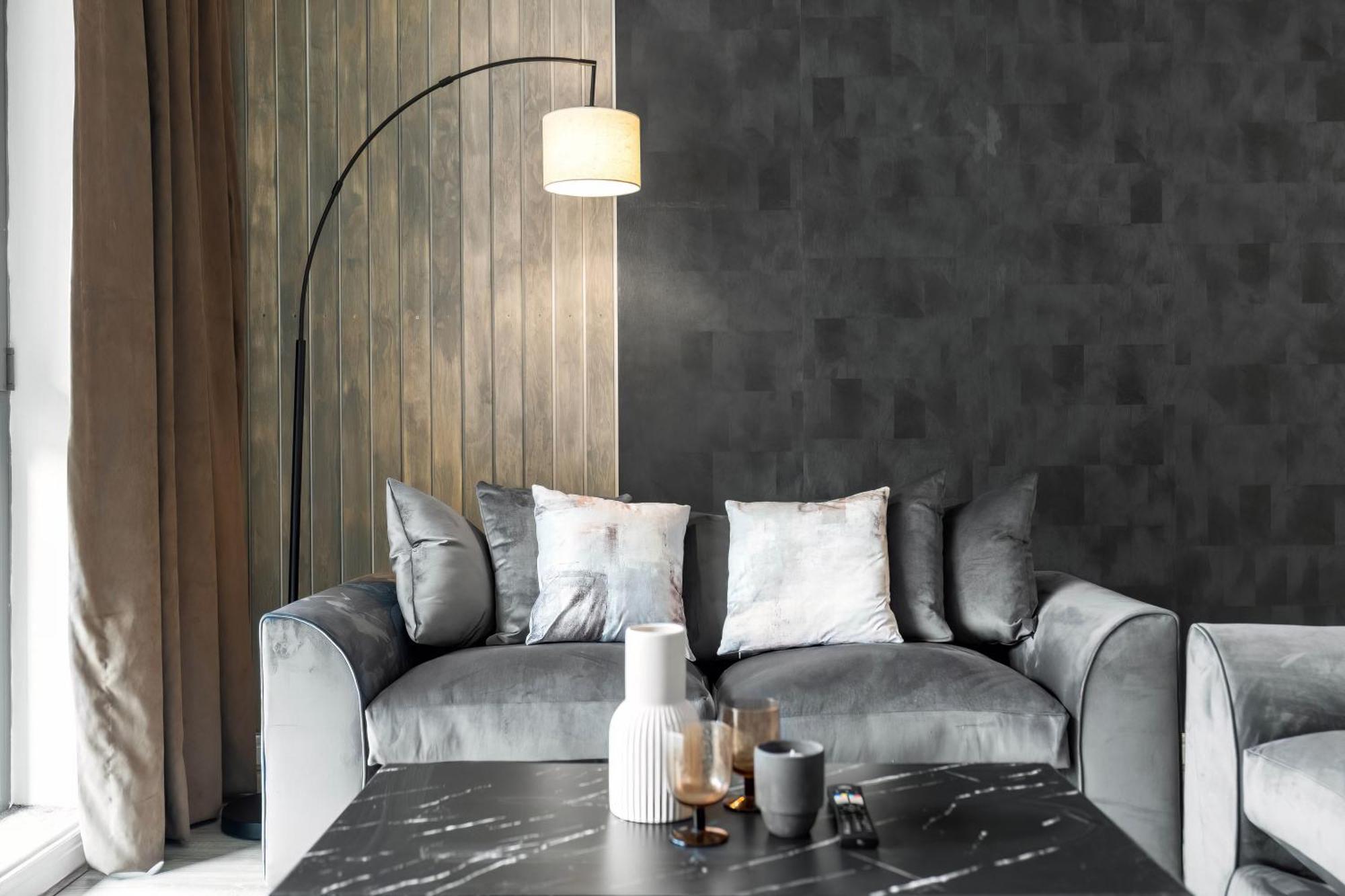 Luxury Centre - 2 Bedroom - Balcony - Rated - 377p